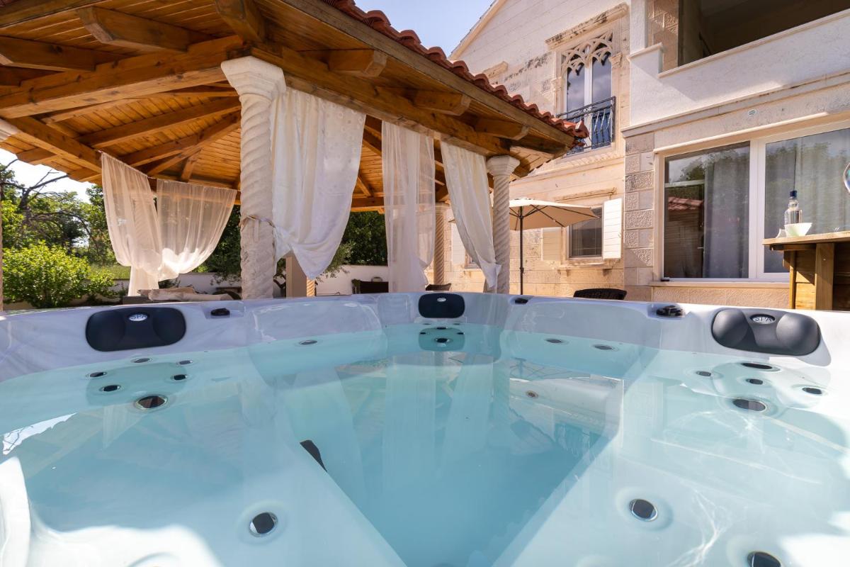 Hotel Holiday Home Rajna