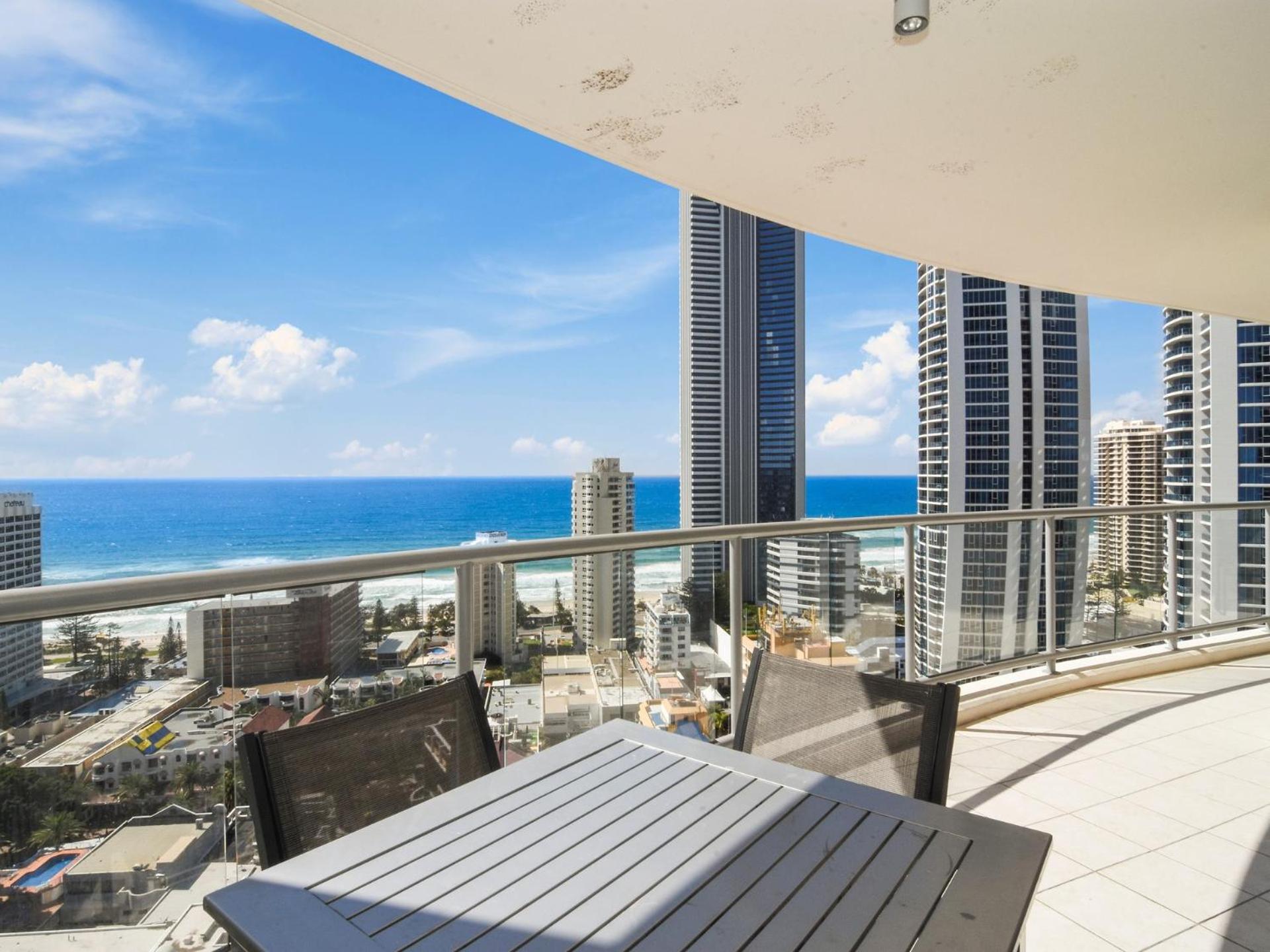 Hotel Towers of Chevron - Private Apartments