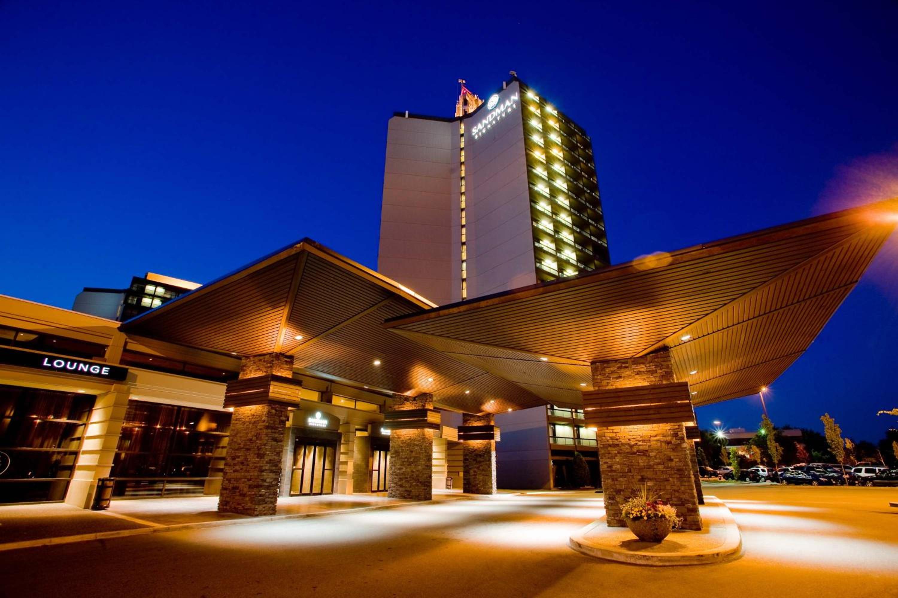 Hotel Sandman Signature Vancouver Airport Hotel & Resort