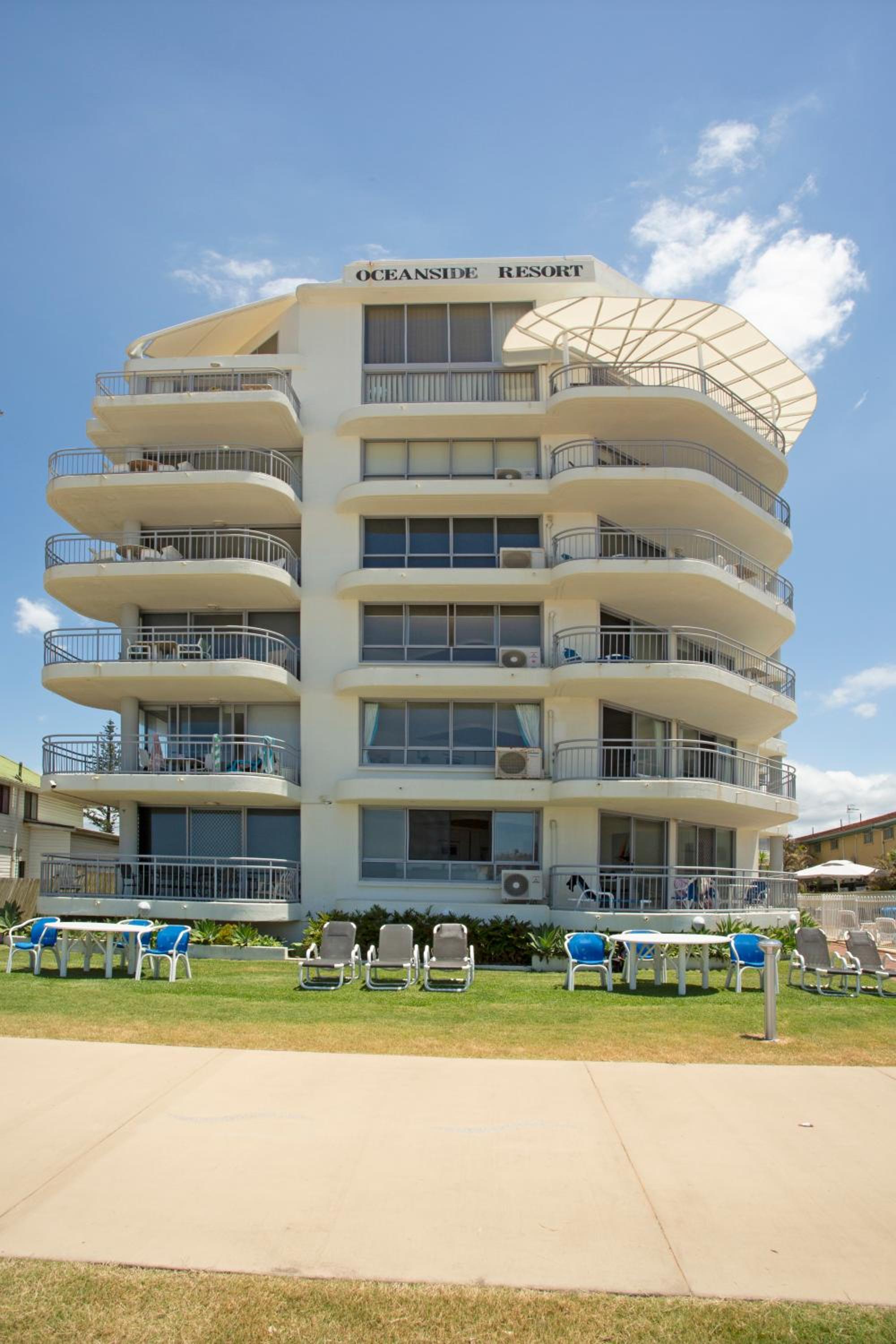 Hotel Oceanside Resort - Absolute Beachfront Apartments