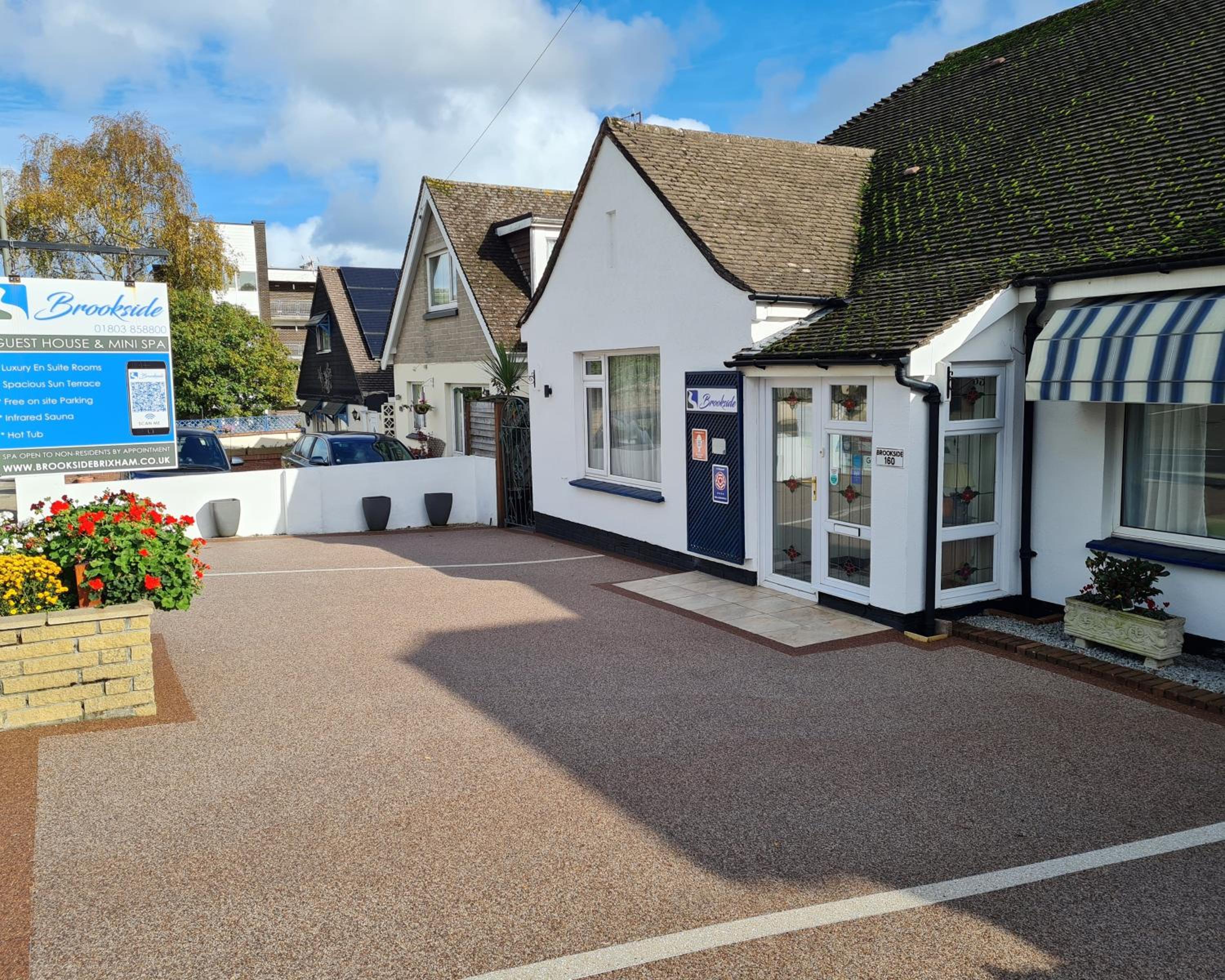 Hotel Brookside Guest House & Mini Spa