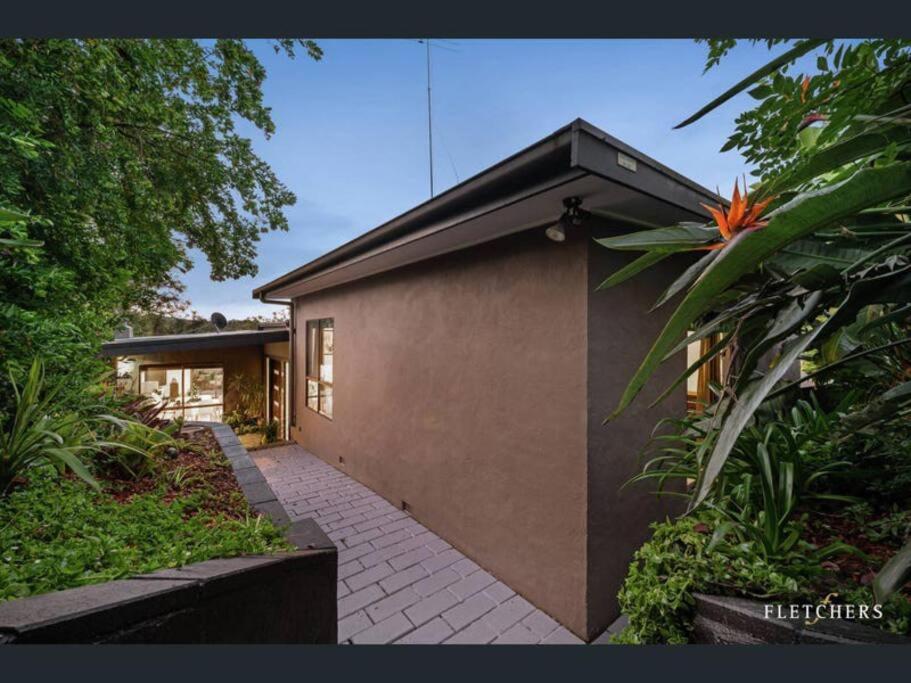 Hotel Resort-style 5 Bdrm Home W/ Pool, Spa & Billiards!