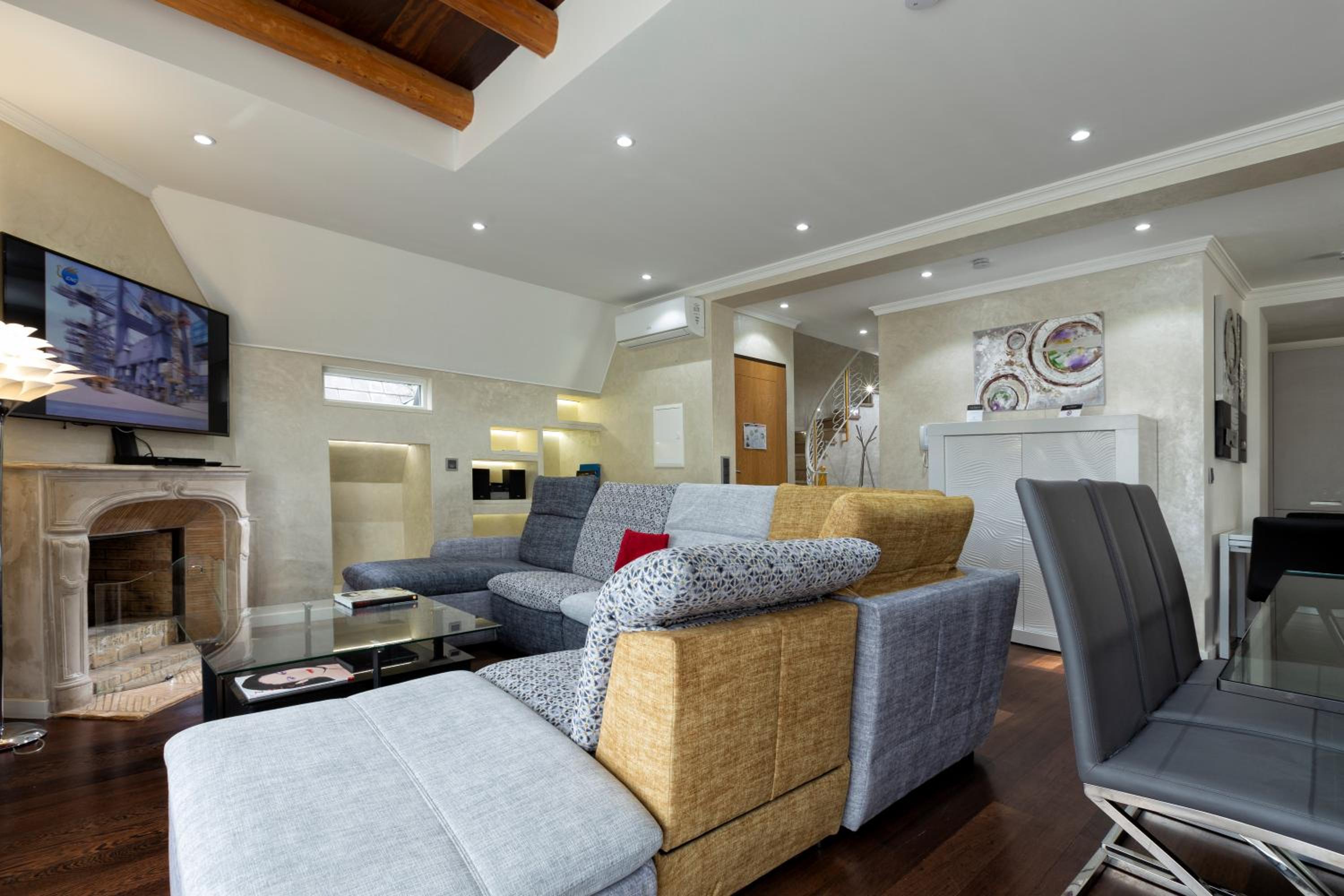 Hotel The Queen Luxury Apartments - Villa Vinicia