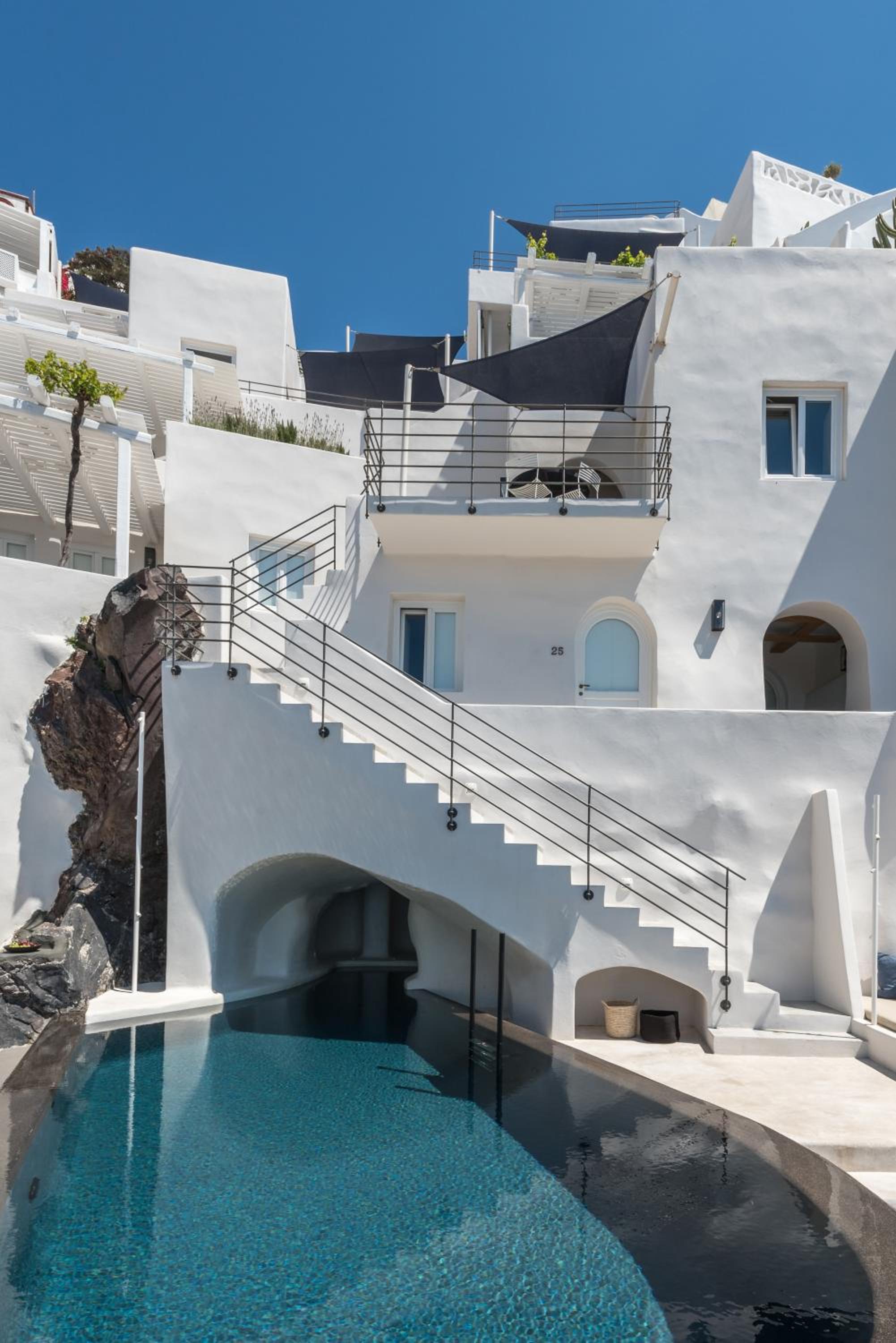 Hotel Porto Fira Suites