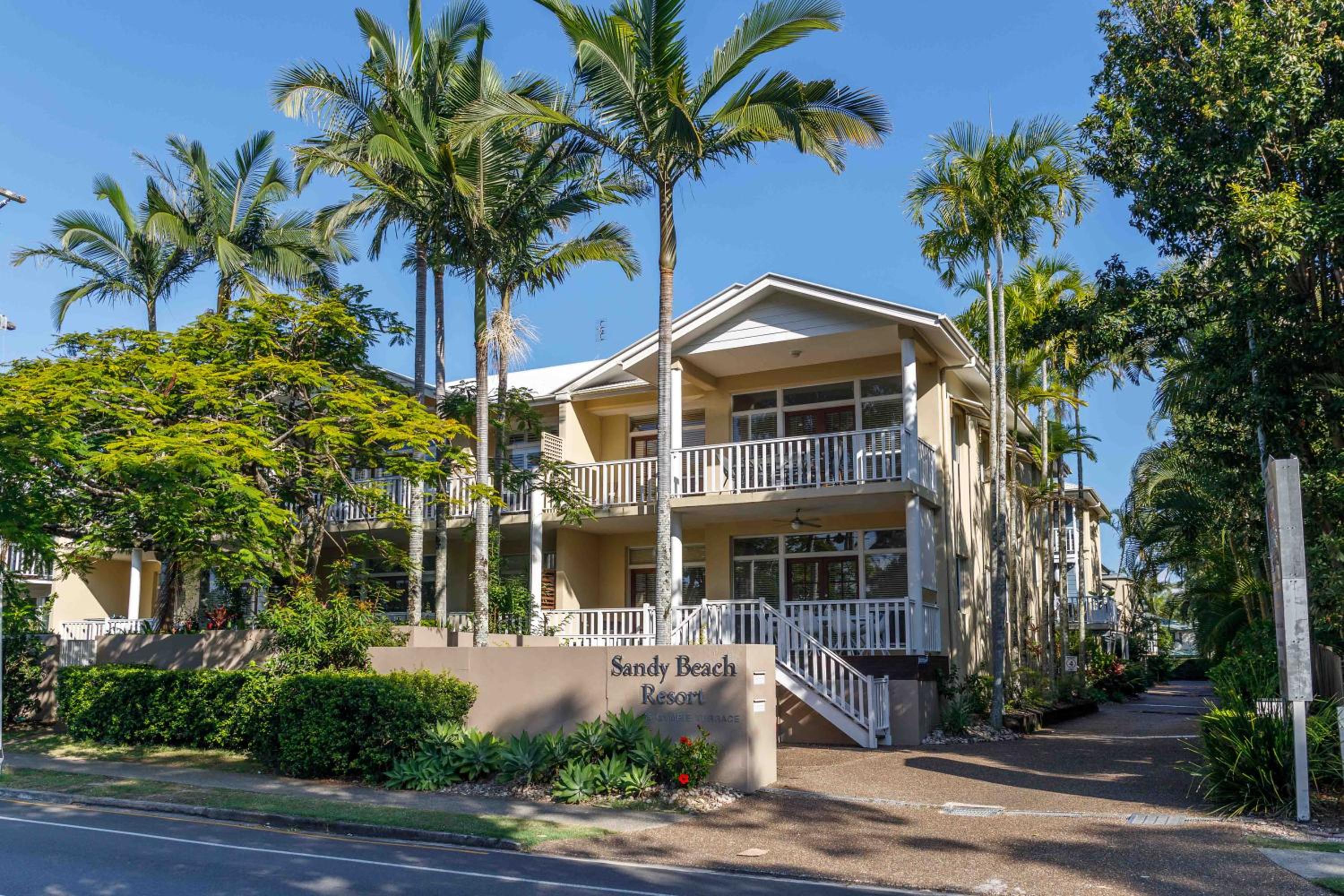 Hotel Sandy Beach Resort