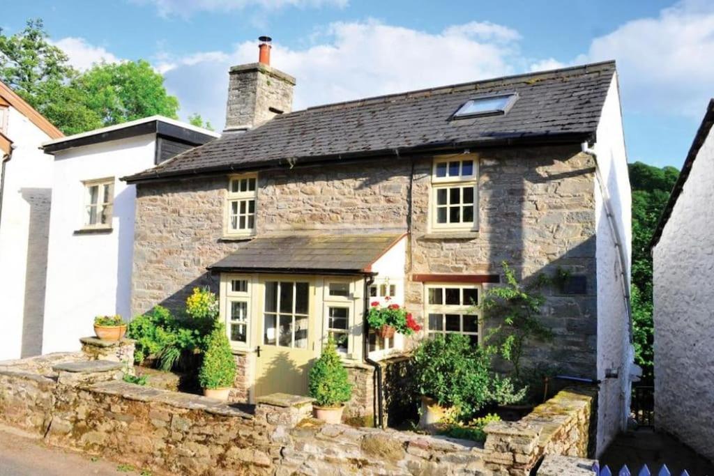 Hotel River Cottage Brecon: Hot Tub, Fire, Balcony, Wifi