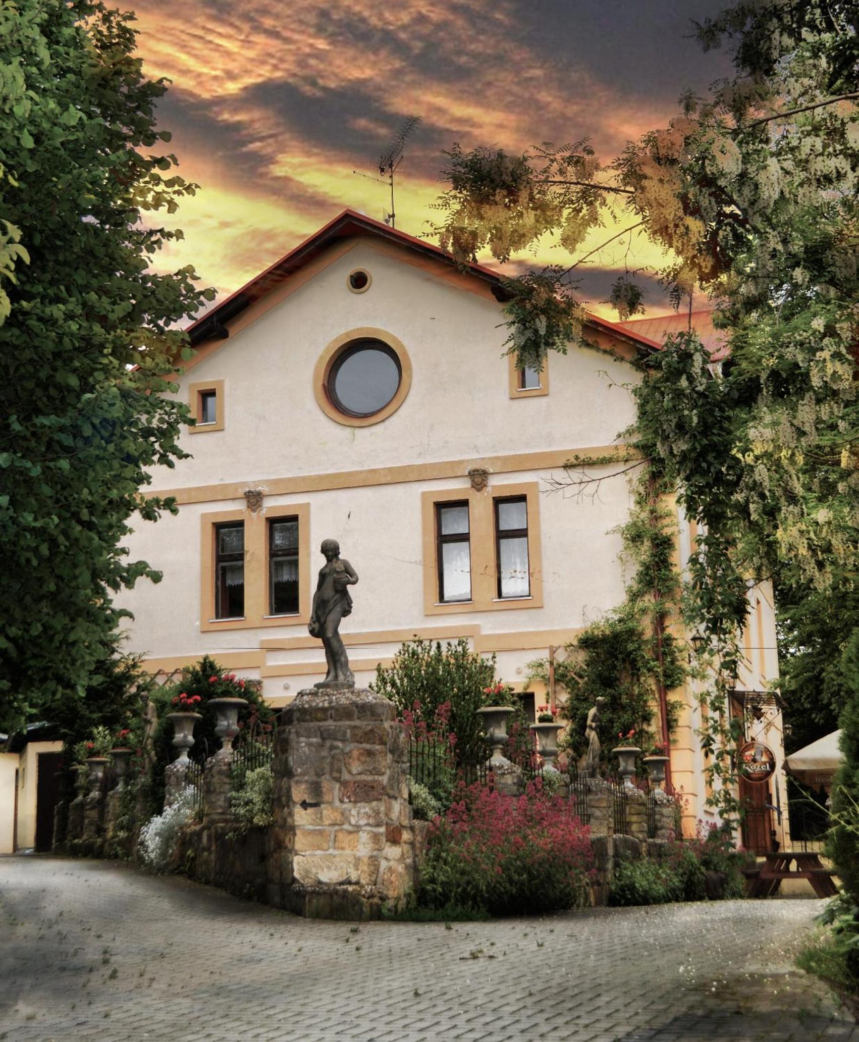 Hotel U Zlate Brany Cesky raj