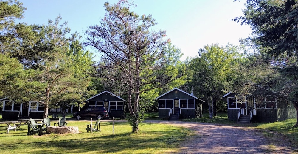 Hotel Green Chalets At Scotch Pine Lane