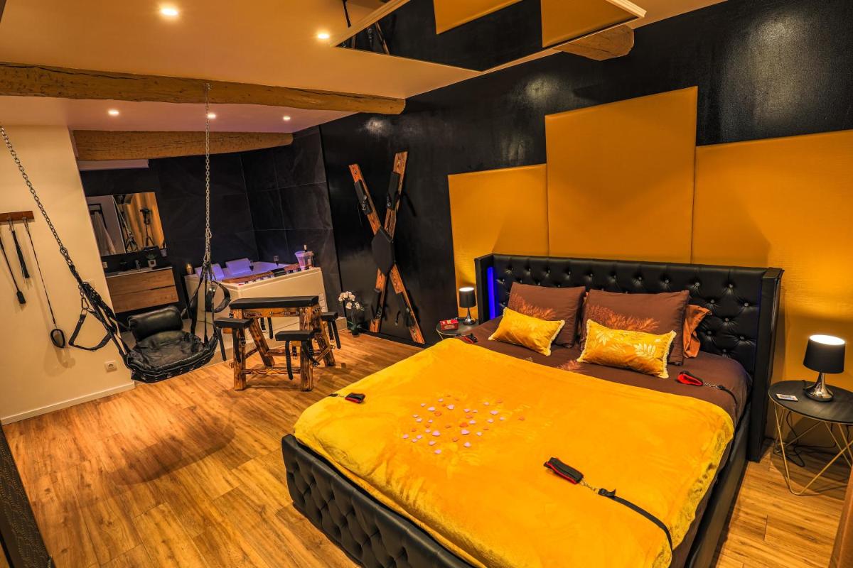 Hotel La Loveroom Bdsm Grassoise La Chambre Des Desirs