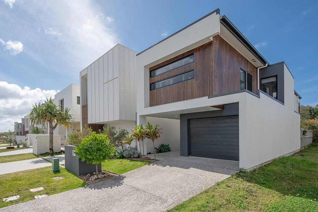 Hotel Absolute Beachfront Marcoola 4bd Heated Spa