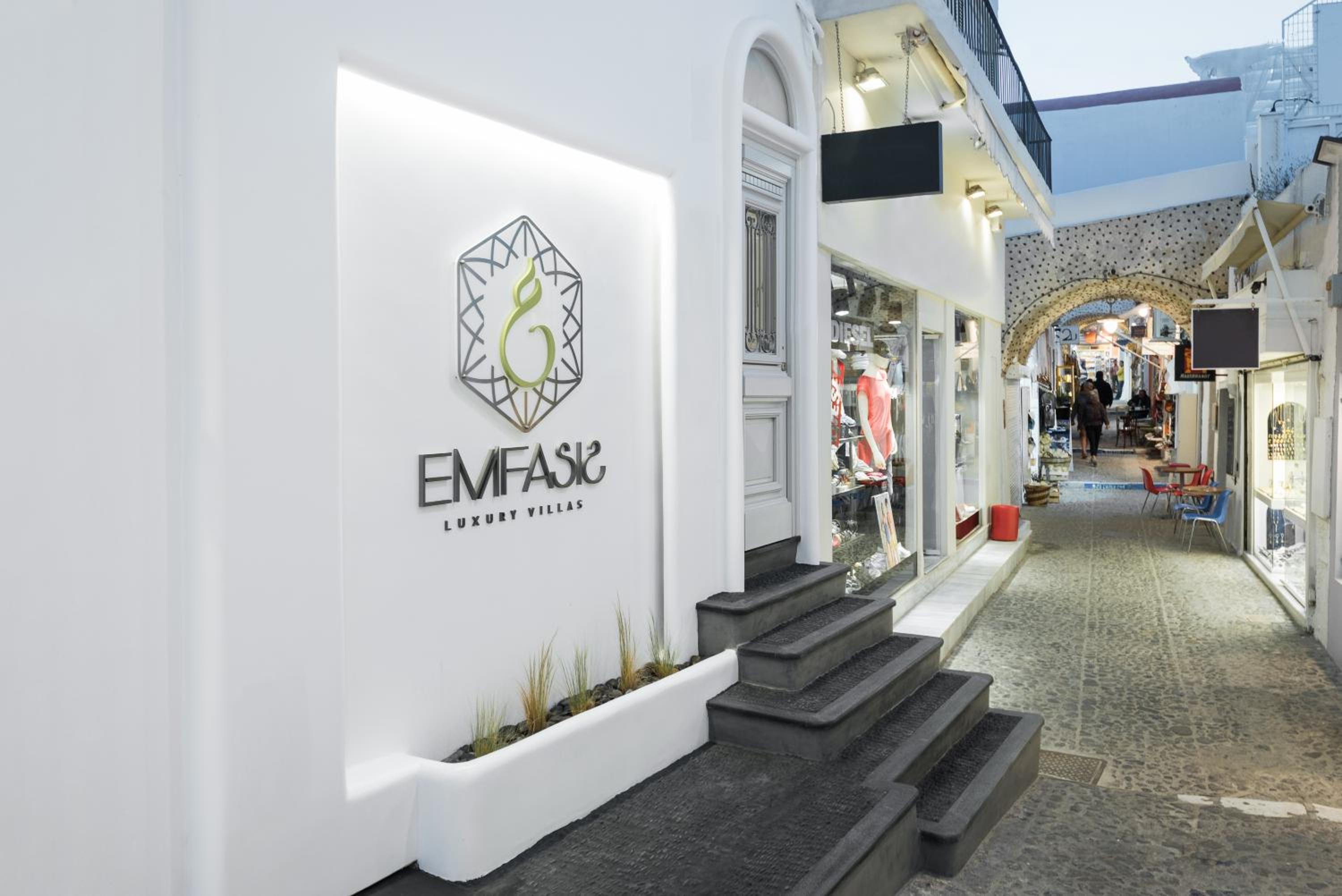 Hotel Emfasis Luxury Villa
