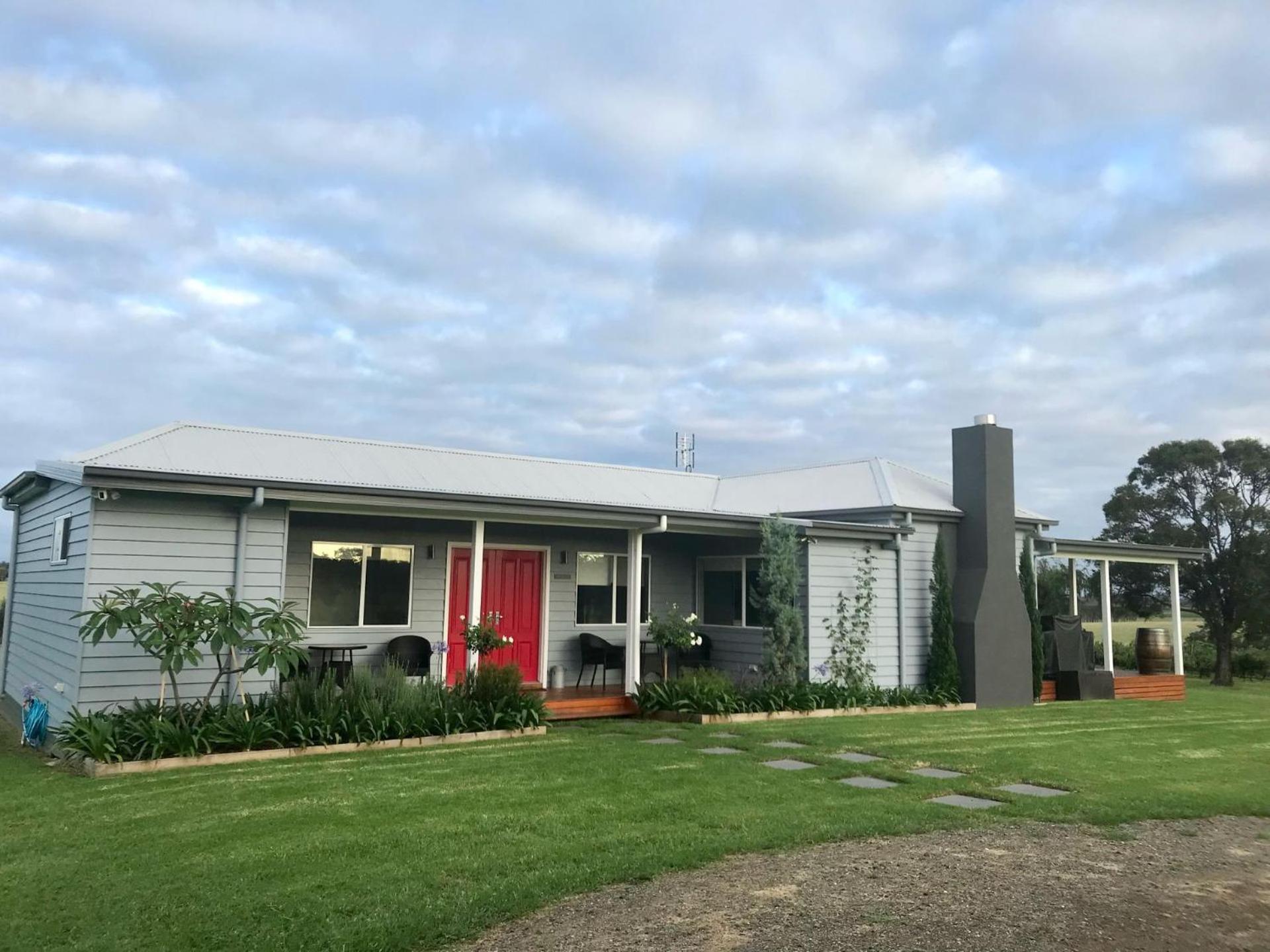 Hotel Kinloch Cottage renovated to new on Daisy Hill Vineyard
