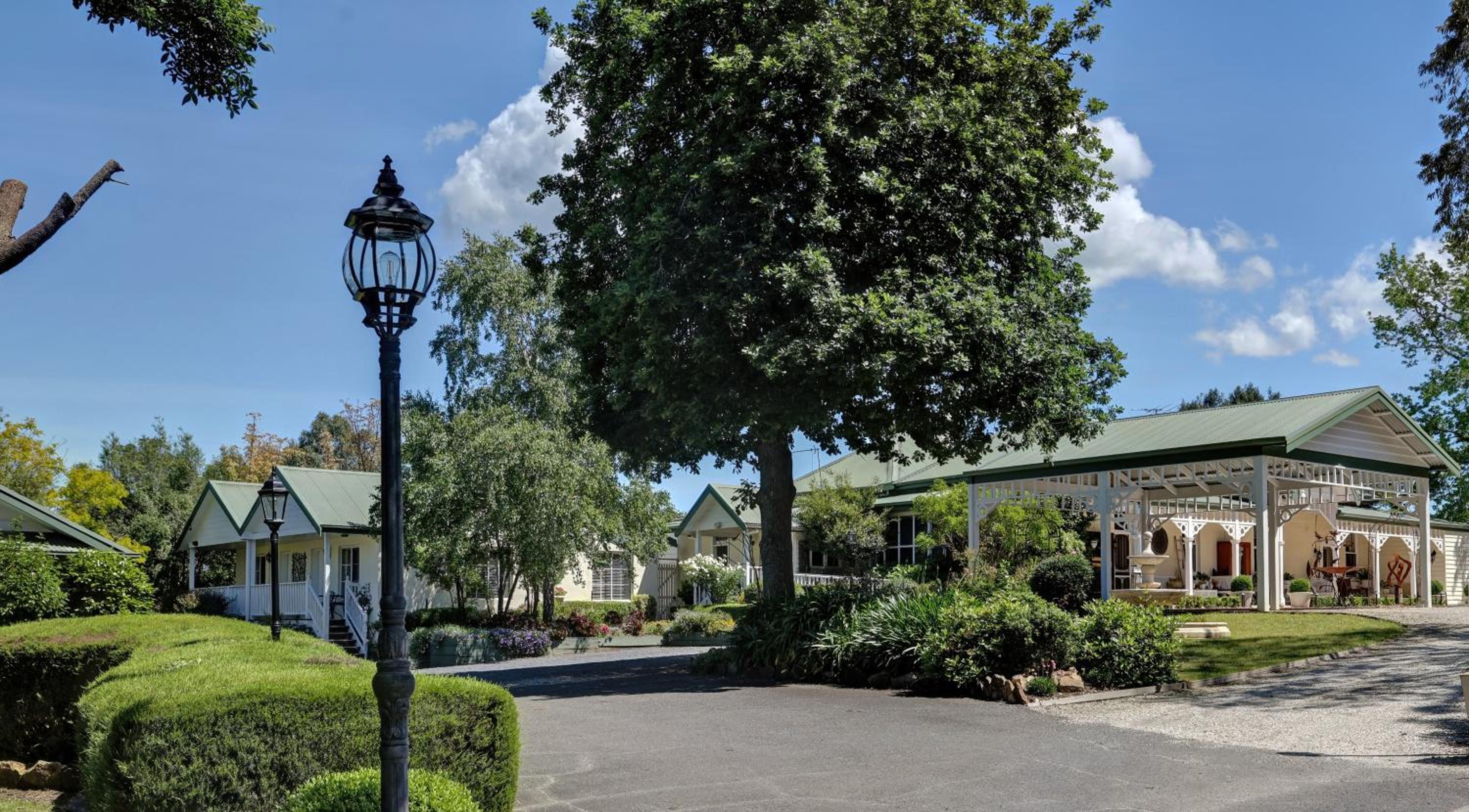 Hotel Yarra Gables