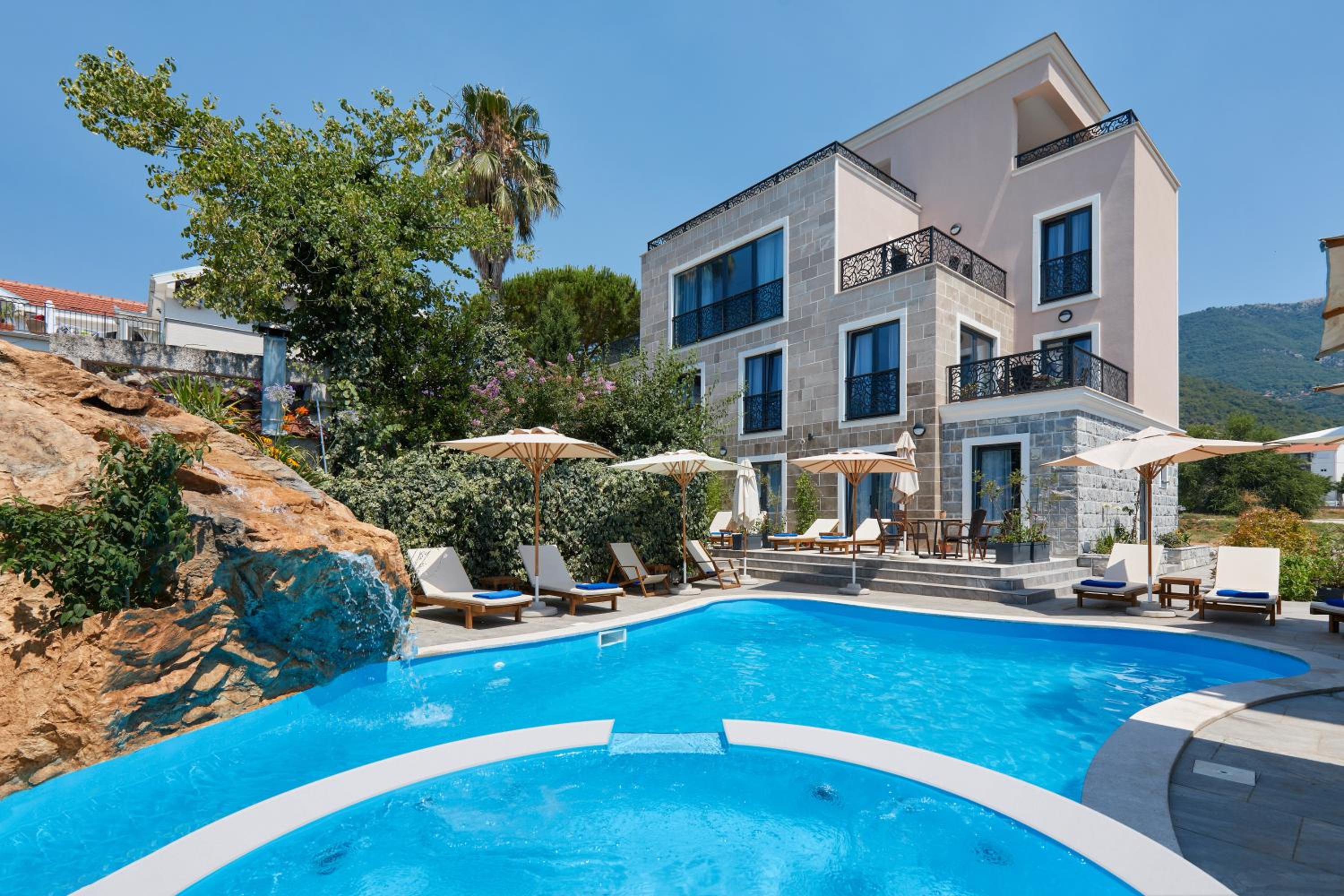 Hotel Moderna Luxury Apartments