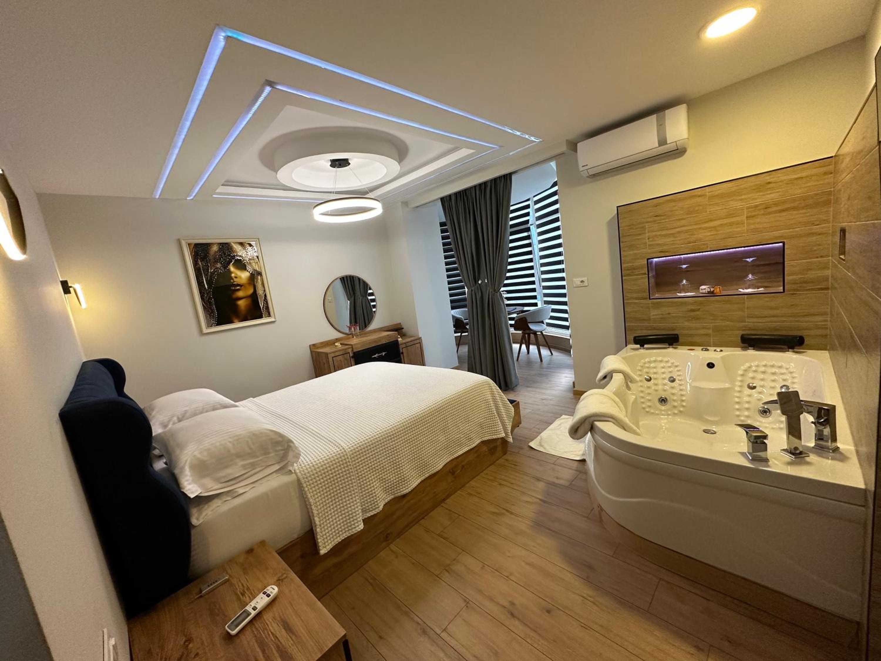 Hotel Deluxe Apartment In City Center