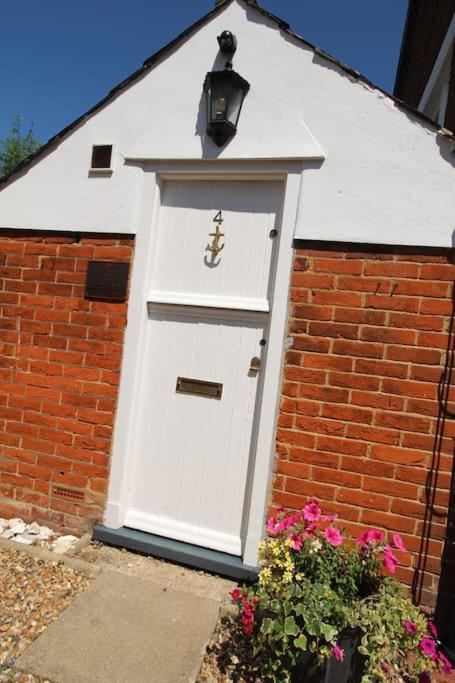 Hotel 4 The Old Schoolhouse: Parking, Hot Tub, Garden, Air Con