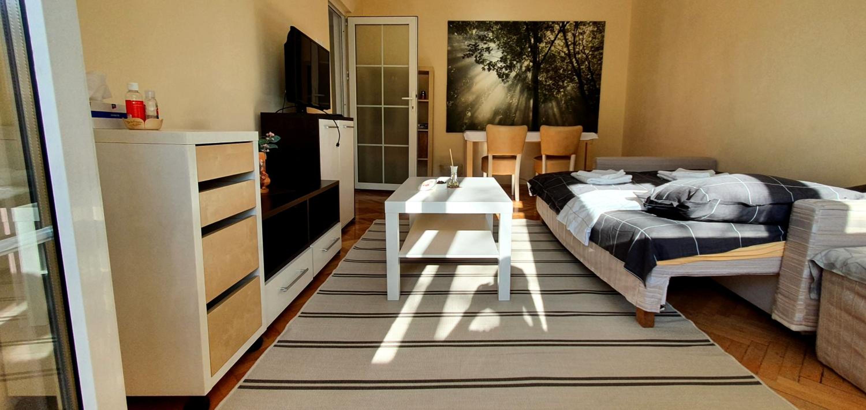 Hotel Between Parks - King Bed - Central - Football Field