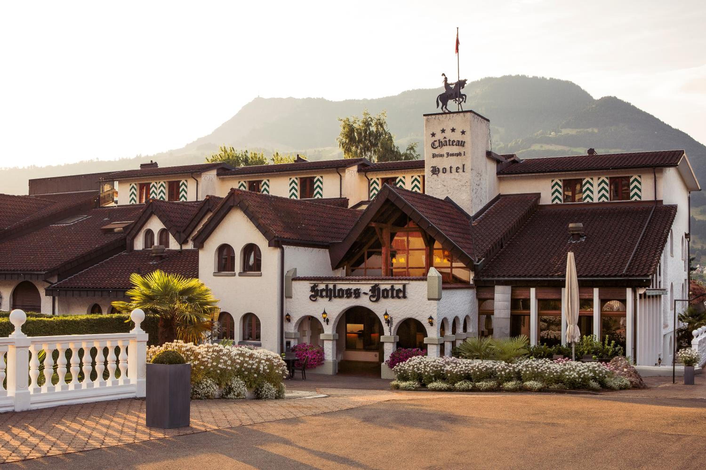 Hotel Swiss-Chalet Merlischachen - Romantik Schloss-Hotel am See