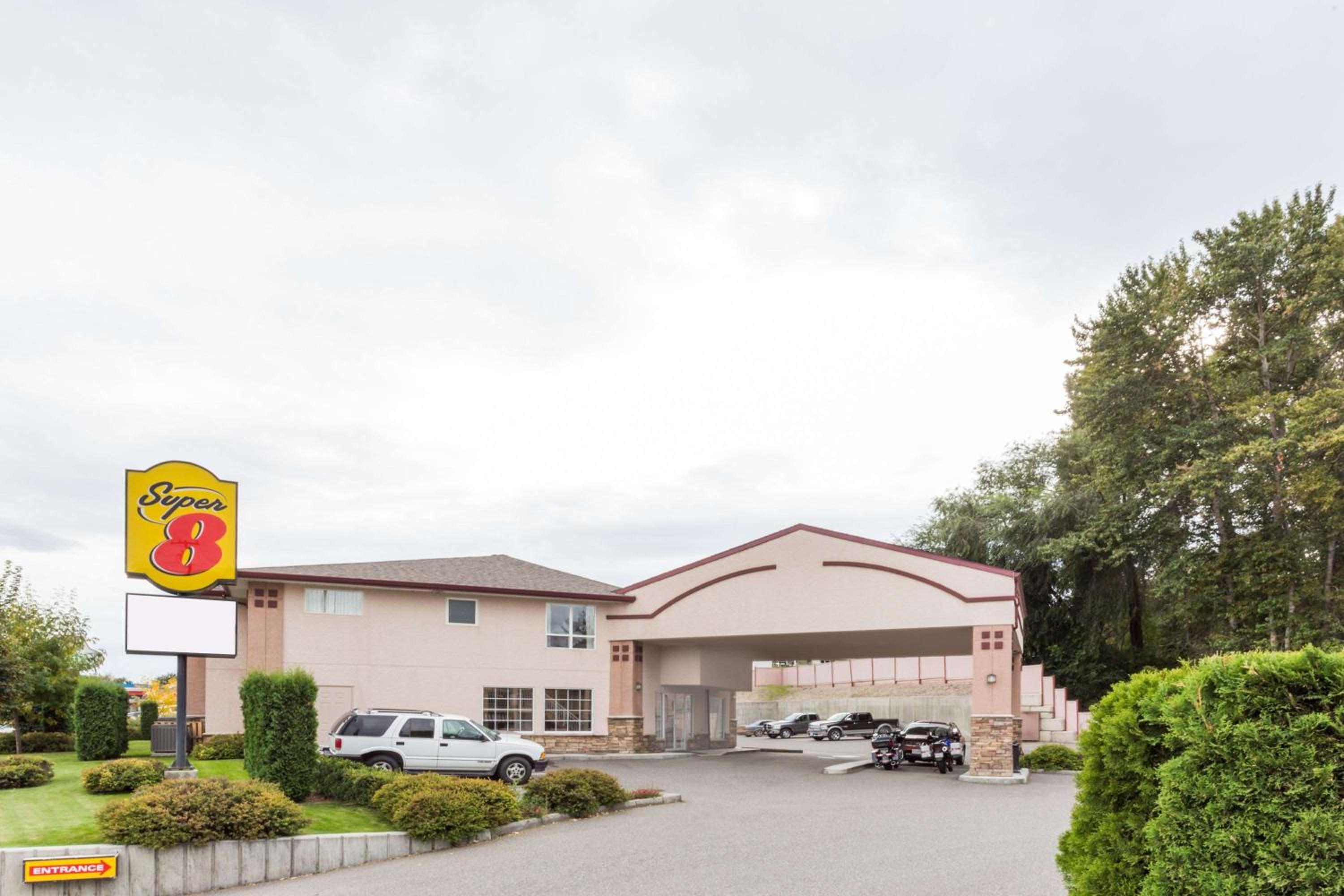 Hotel Super 8 by Wyndham Lake Country/Winfield Area