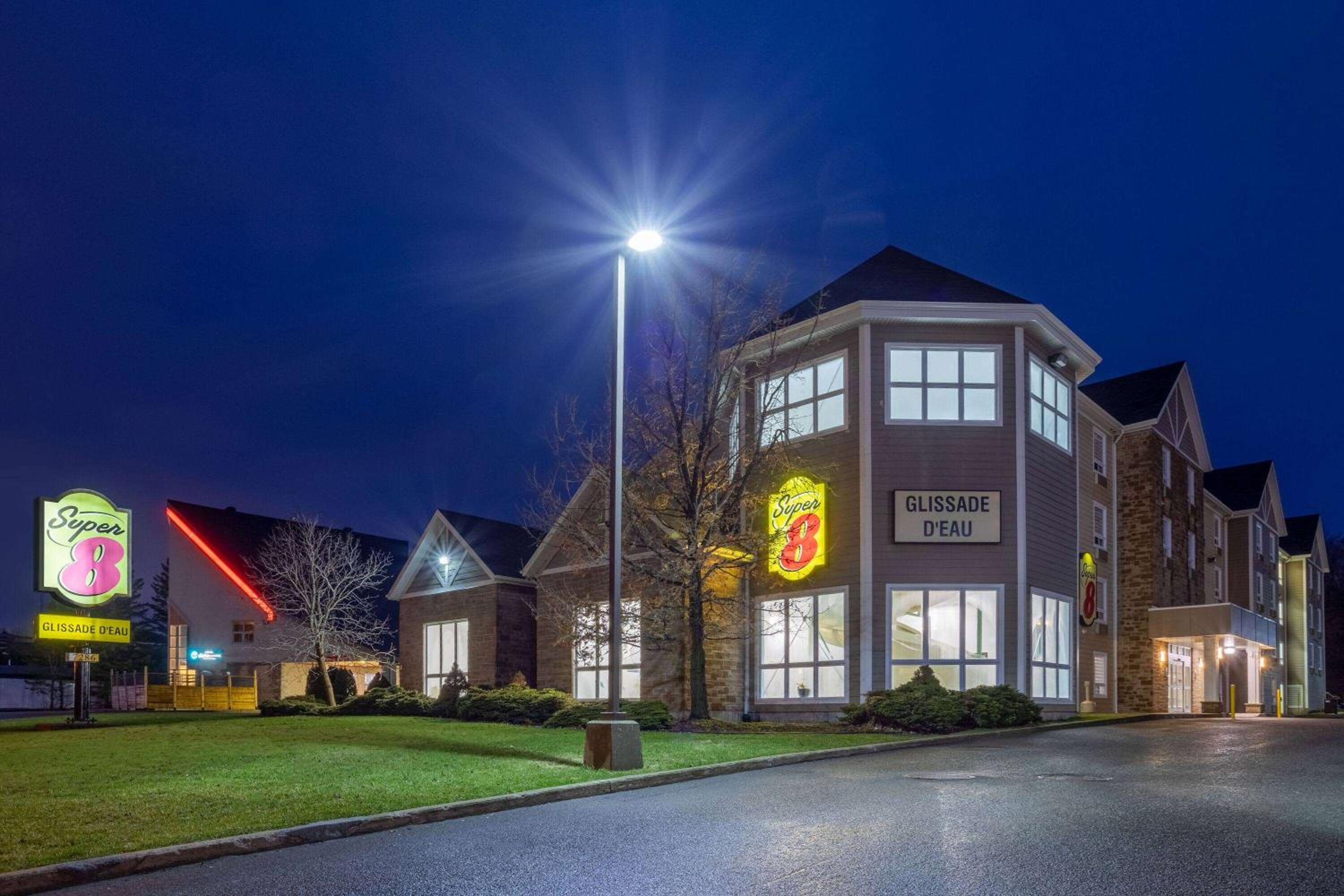 Hotel Super 8 by Wyndham Quebec City