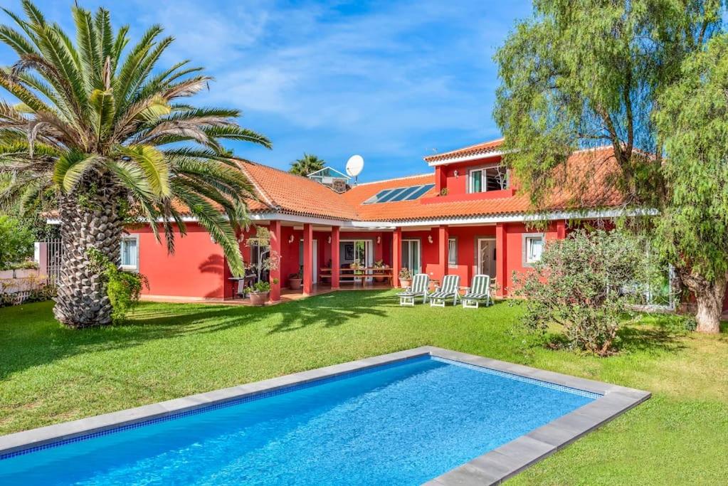 Hotel Villa Artigar, Garden, Swimming Pool And Bbq.