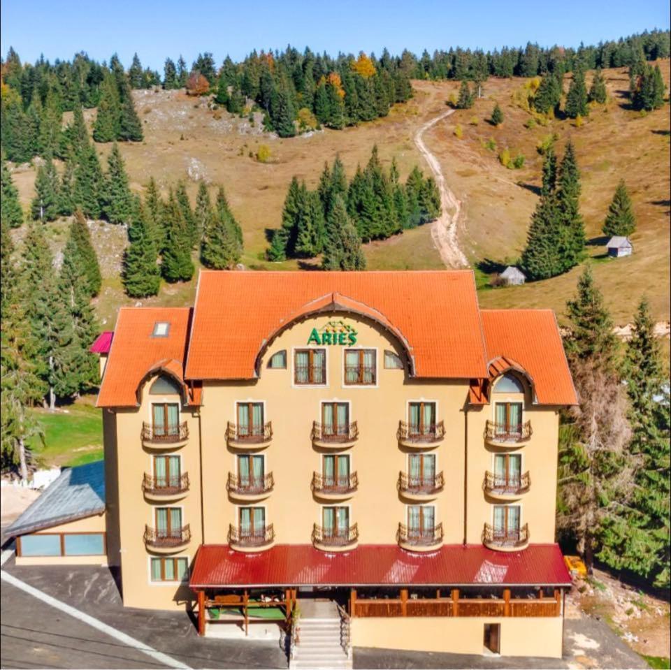 Hotel Aries Vârtop