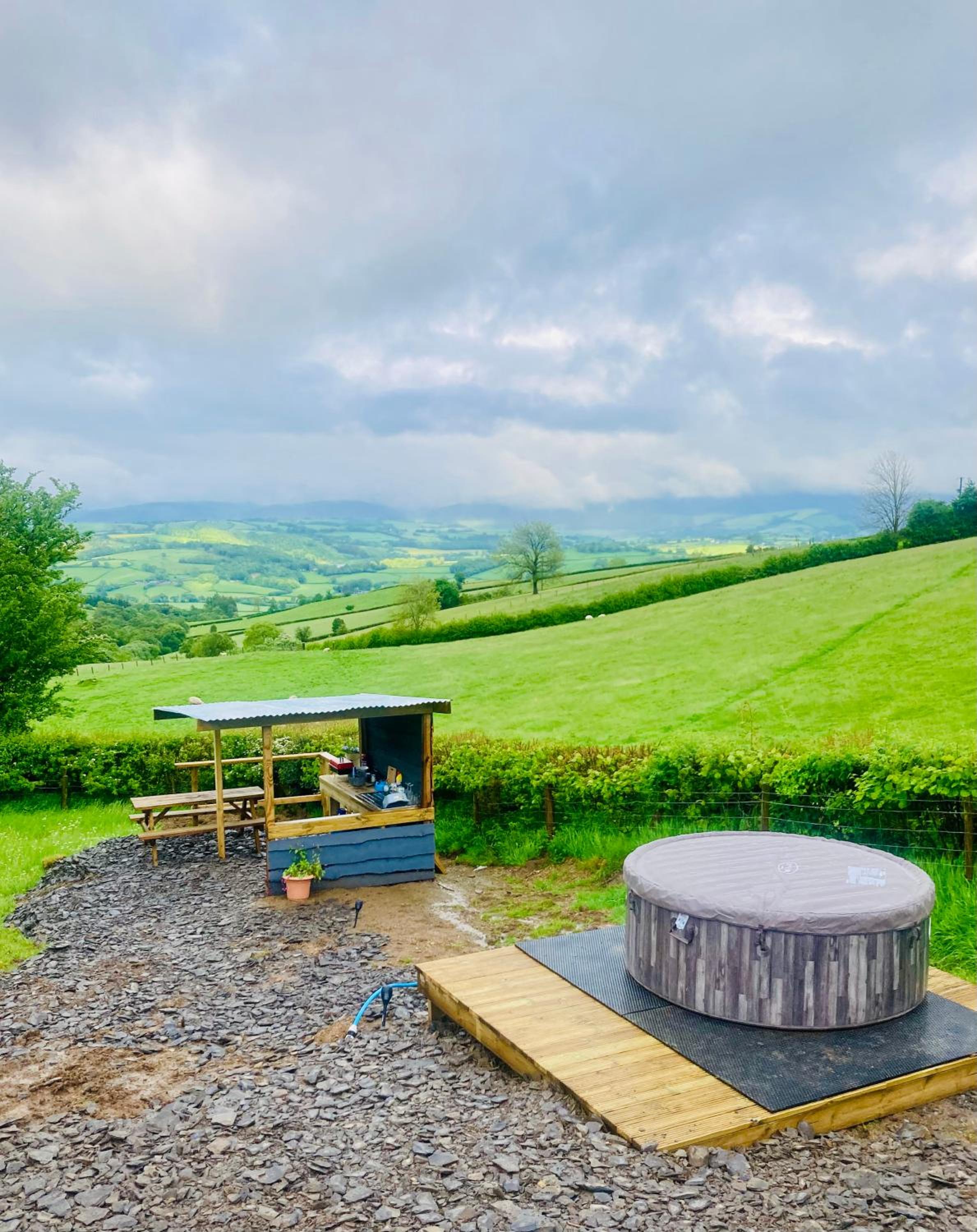 Hotel Luxury Stargazing Glamping - Seren Hardd with Hot Tub