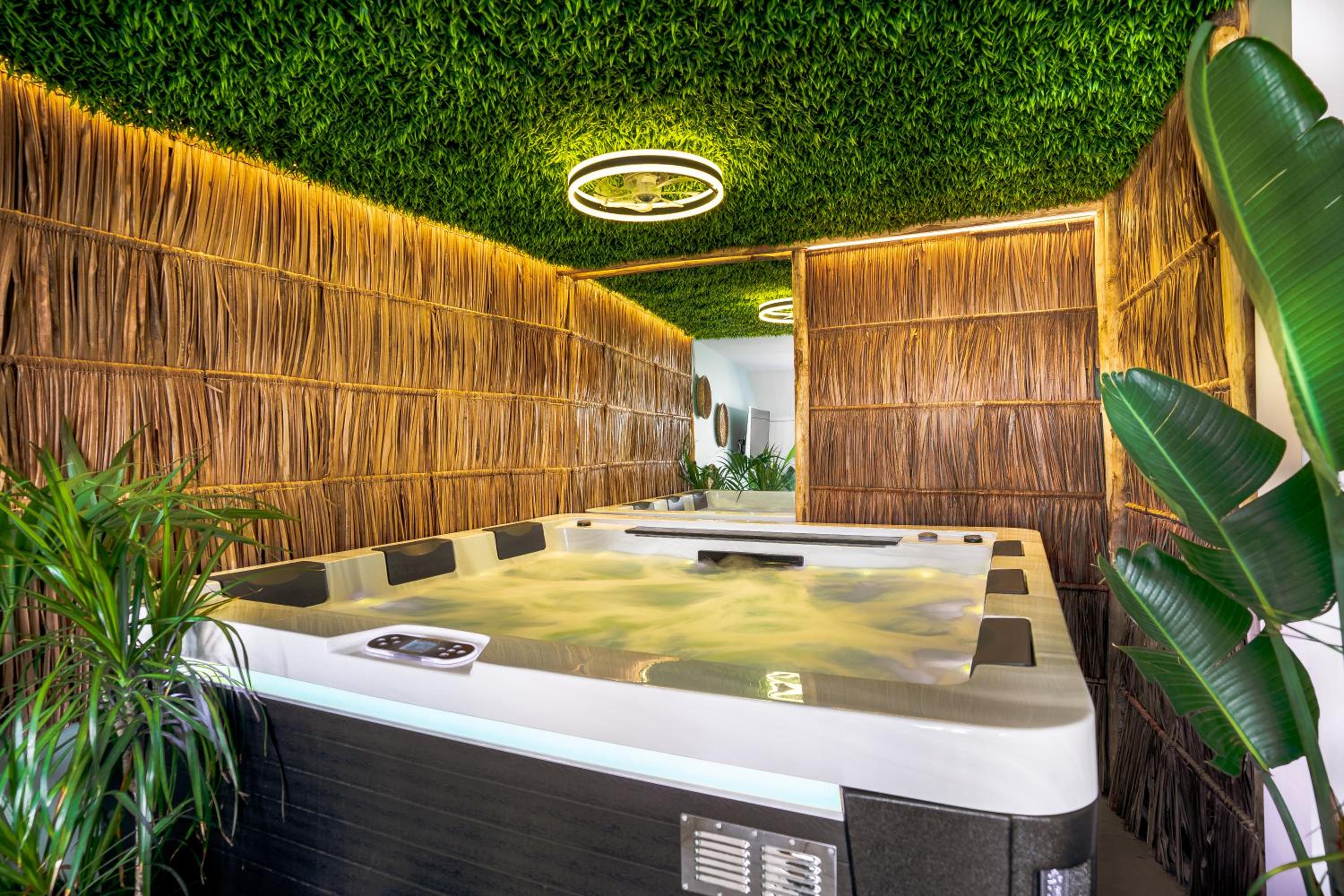 Hotel Avra Summer Living _ Private Jacuzzi _ Stepstosea