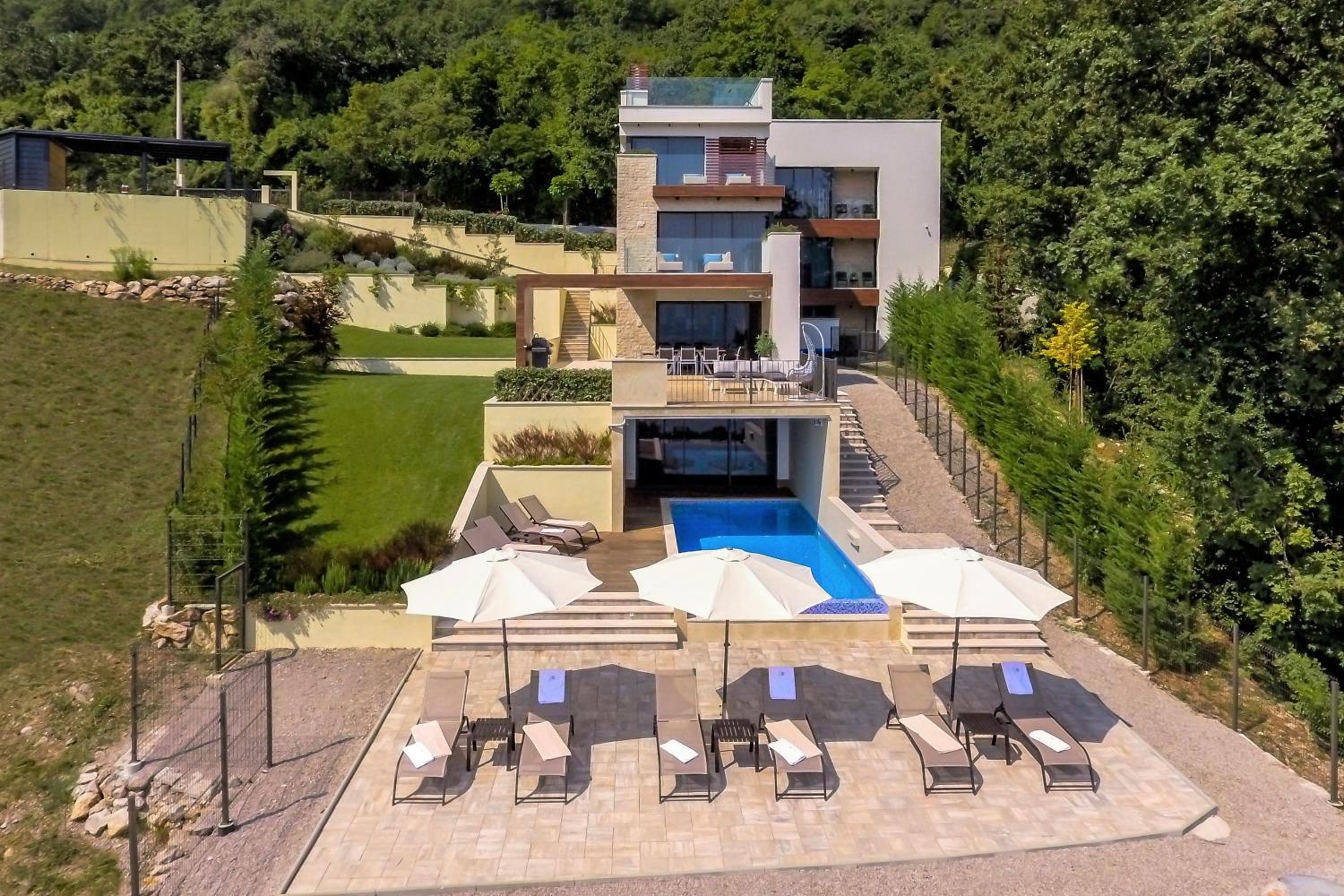 Hotel Villa Altavista - Seaview & Relax With Heated Pool & Minigolf