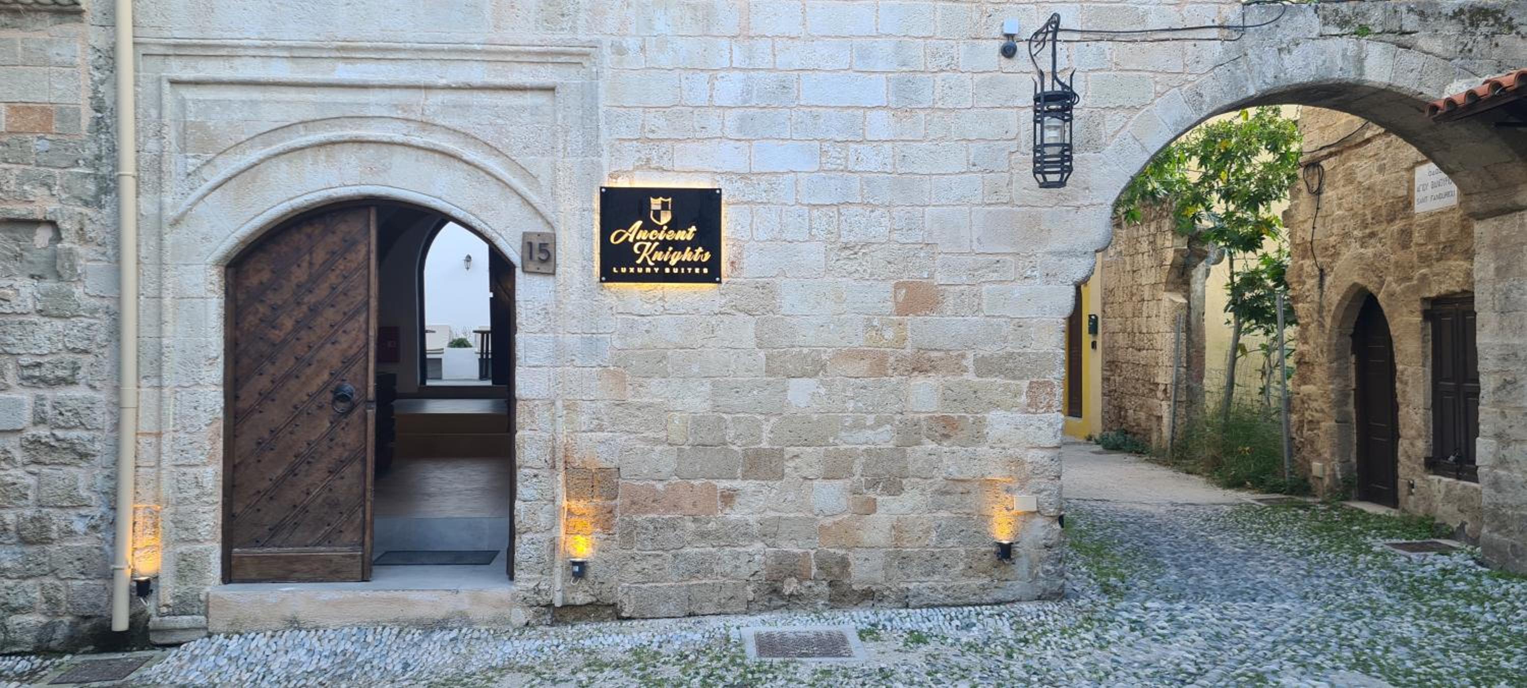 Hotel Ancient Knights Luxury Suites