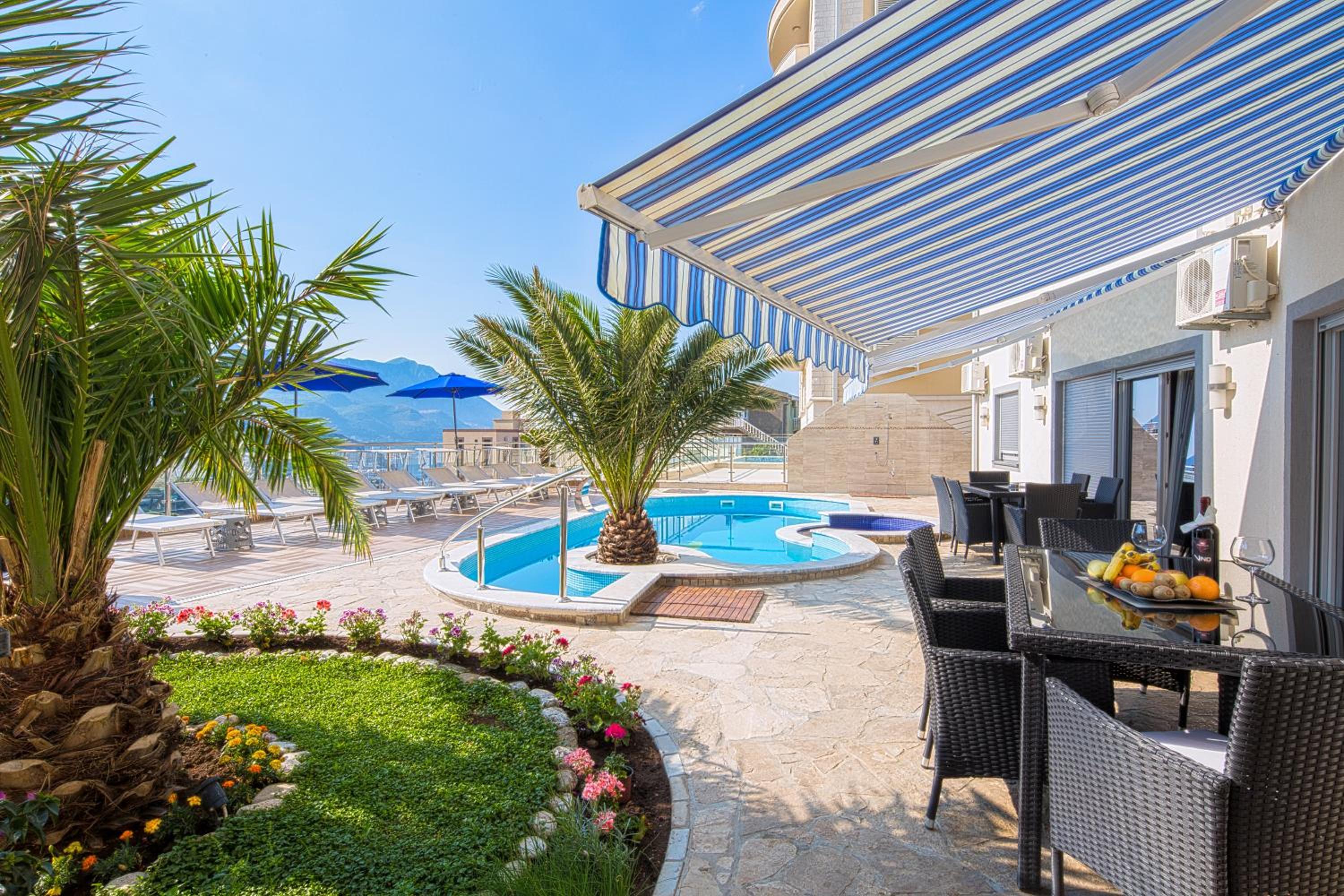 Hotel Montelux Apartments