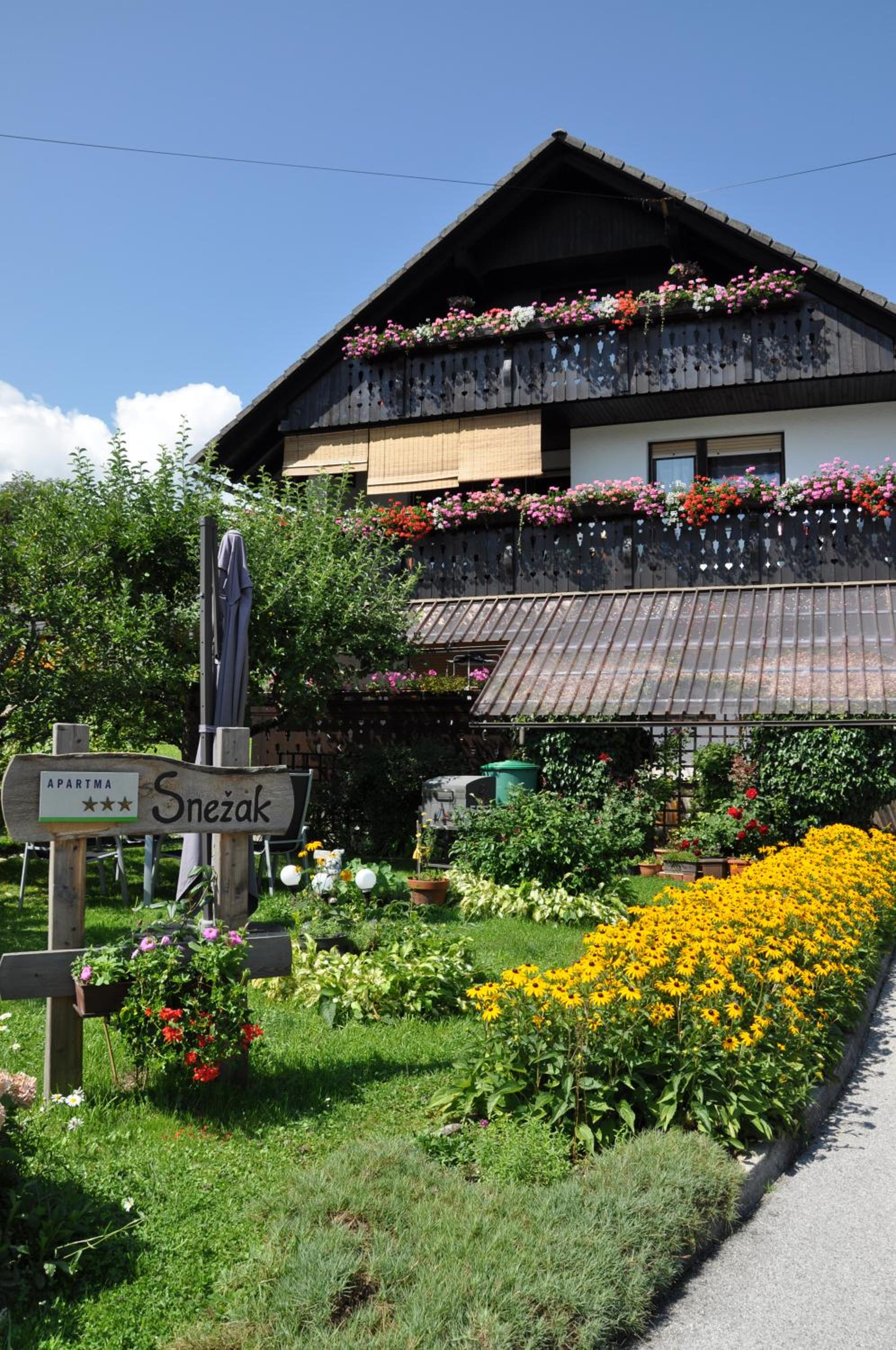 Hotel Snezak (snowman)