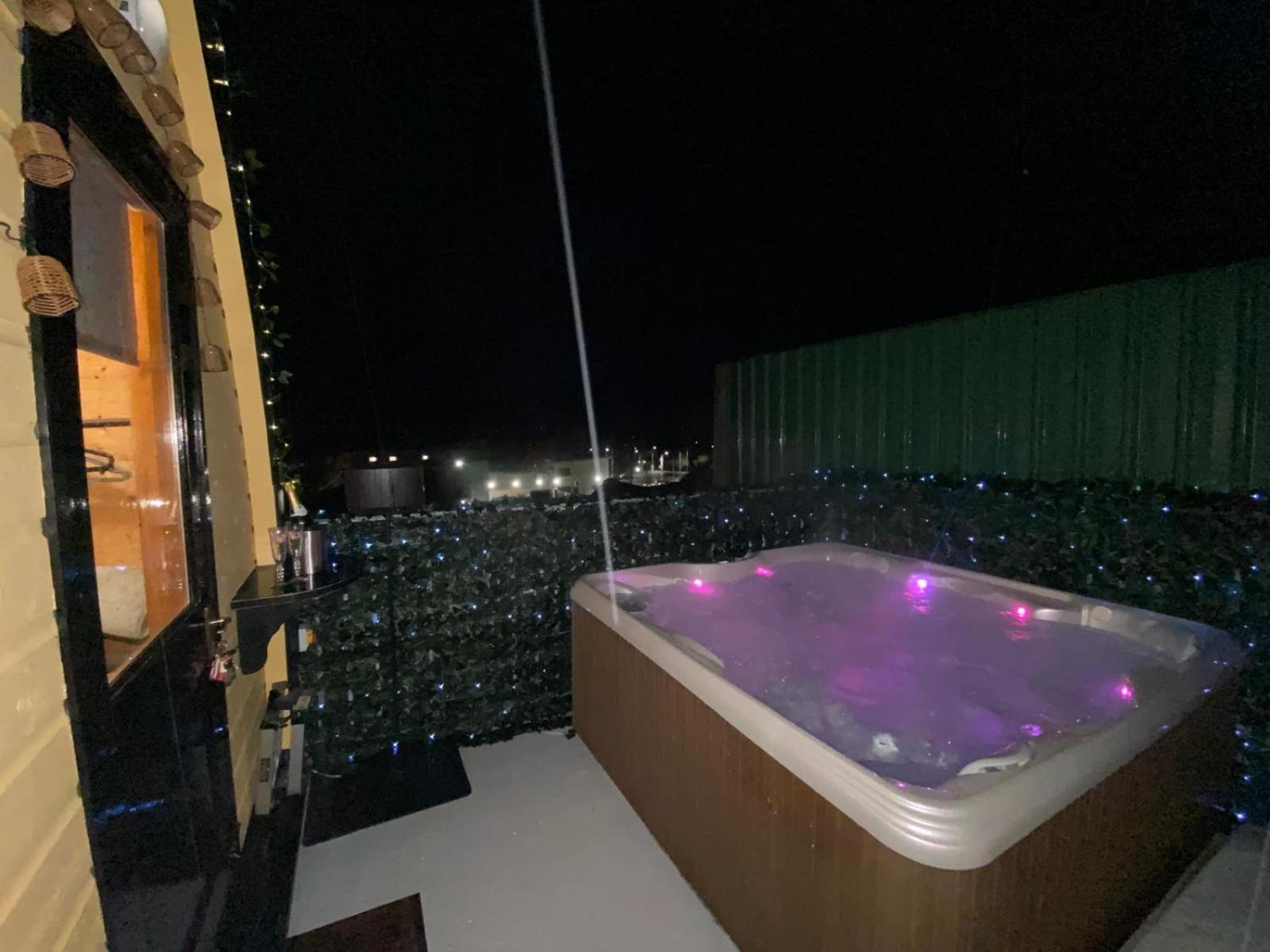 Hotel Arch Pod & Hot Tub