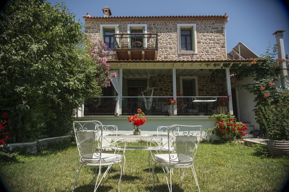 Hotel Archontiko Petras 1821