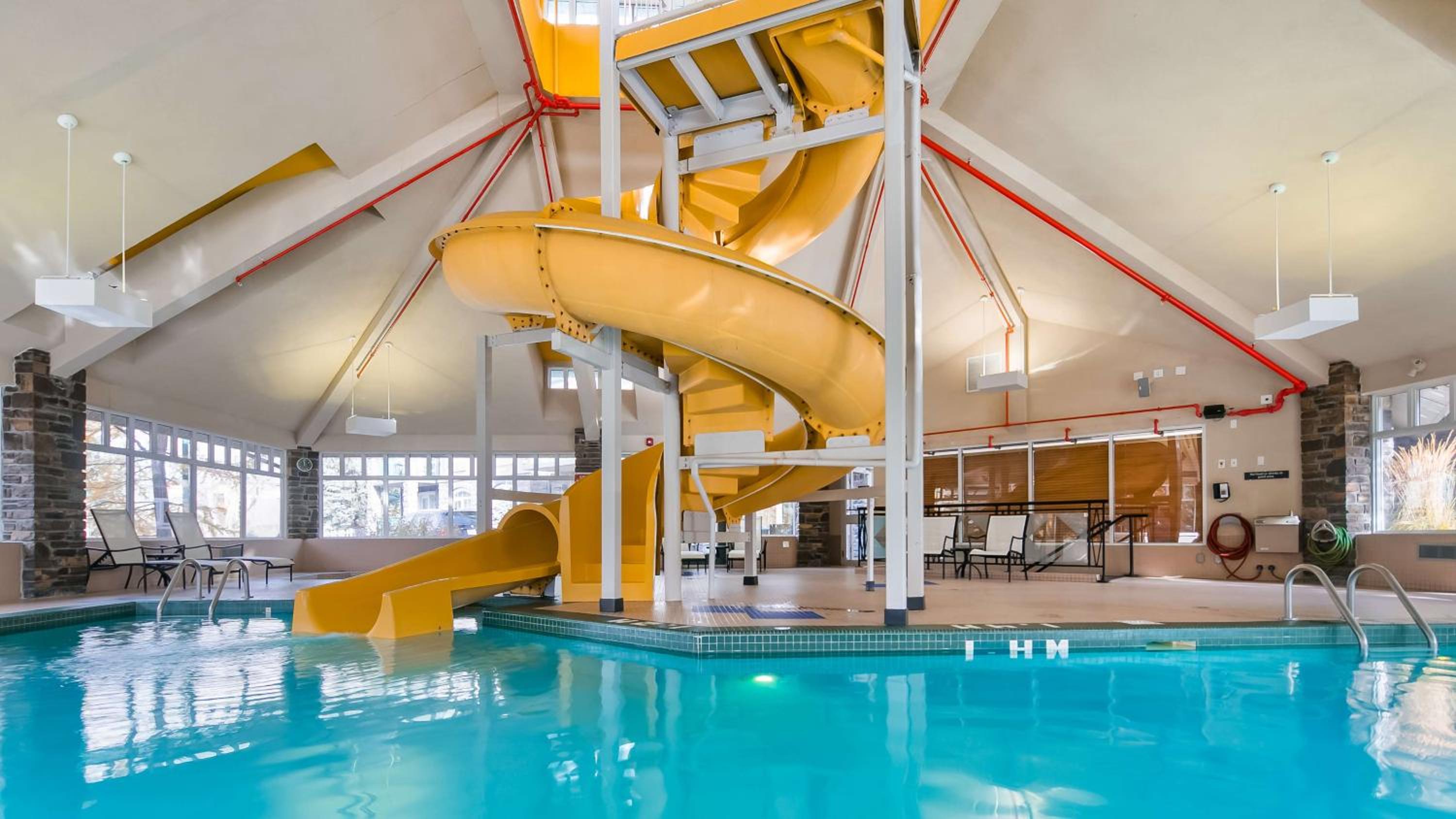 Hotel Pocaterra Inn & Waterslide