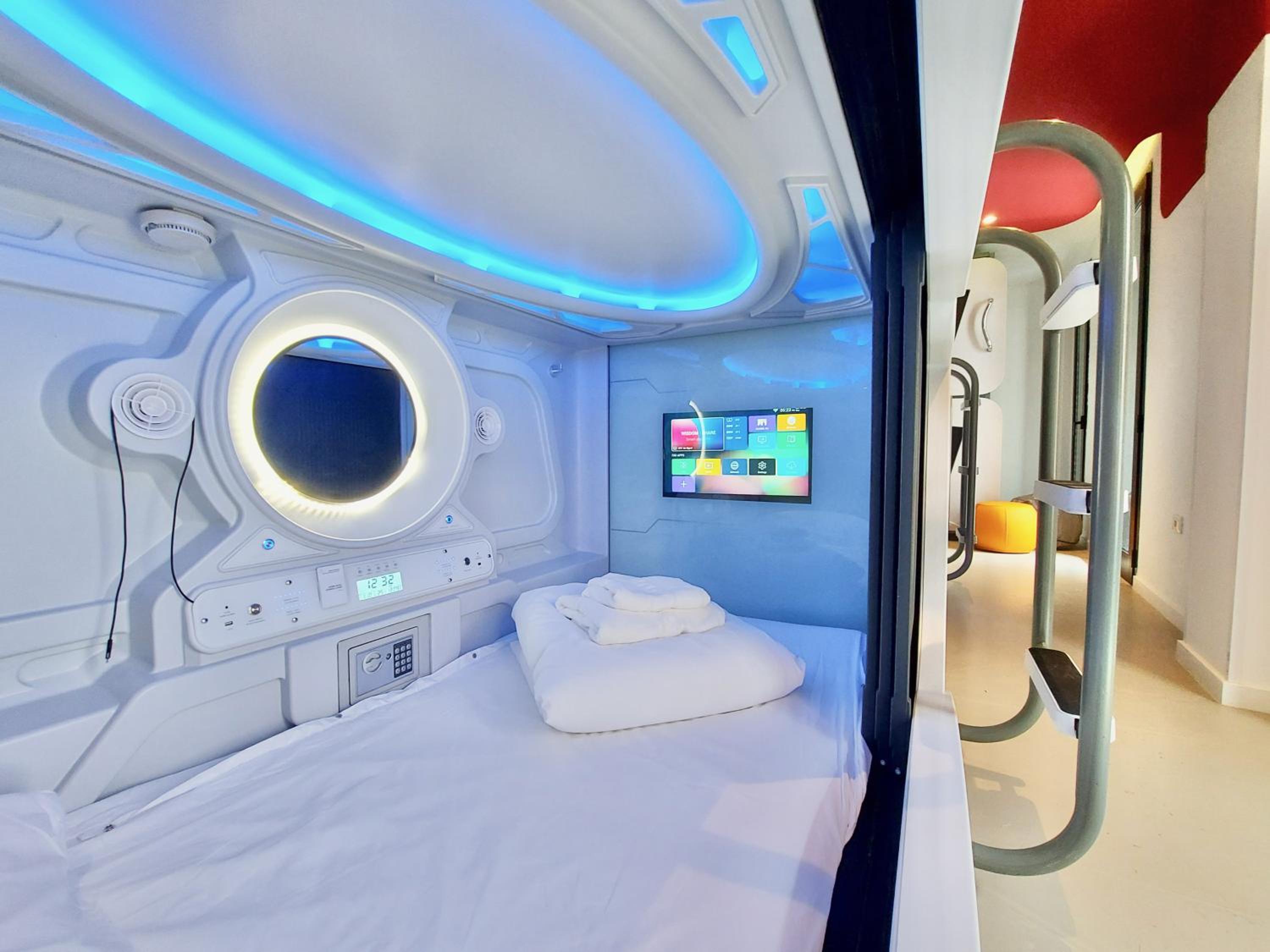Hotel Atypicap Capsule Hostel