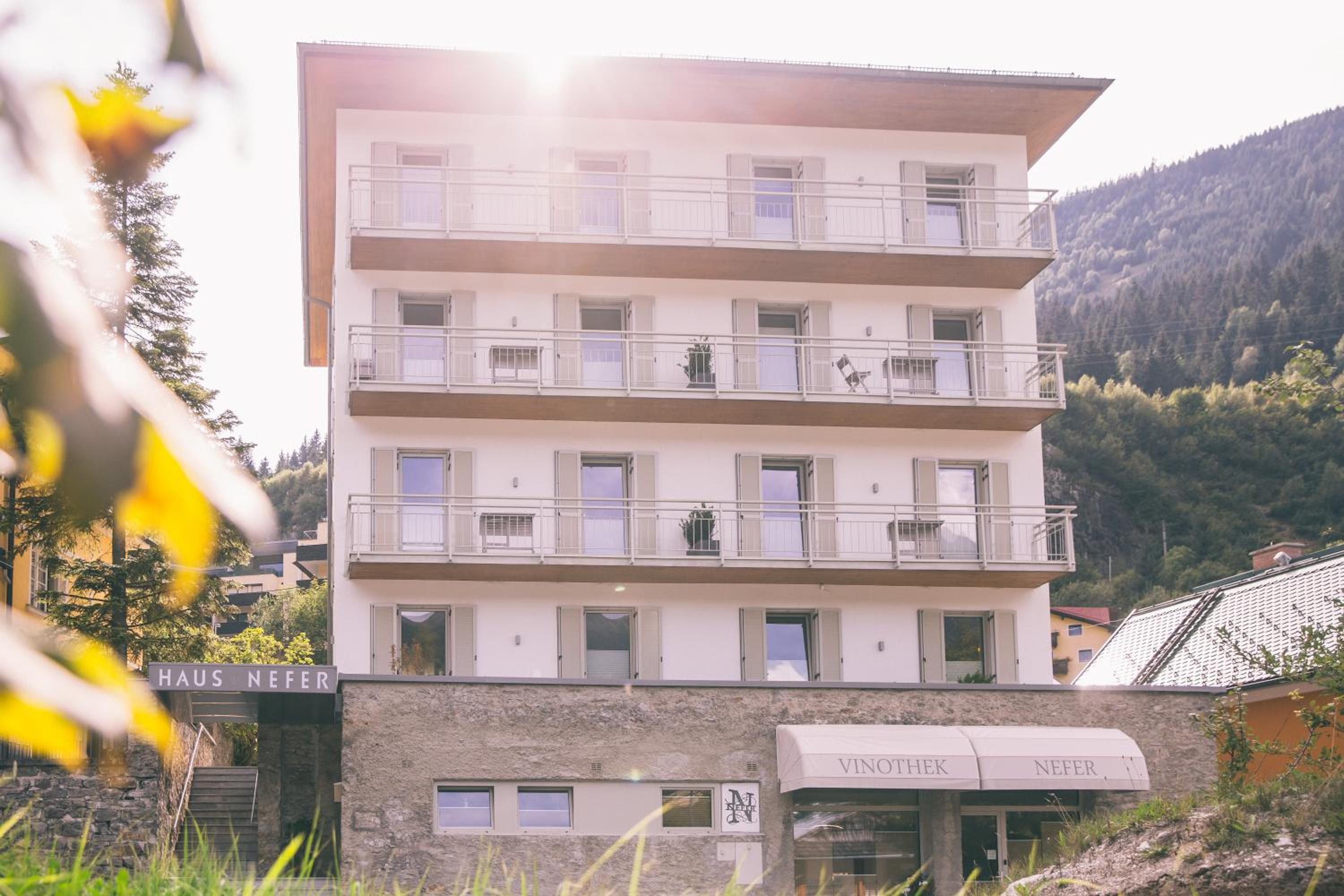 Hotel Nefer, Haus