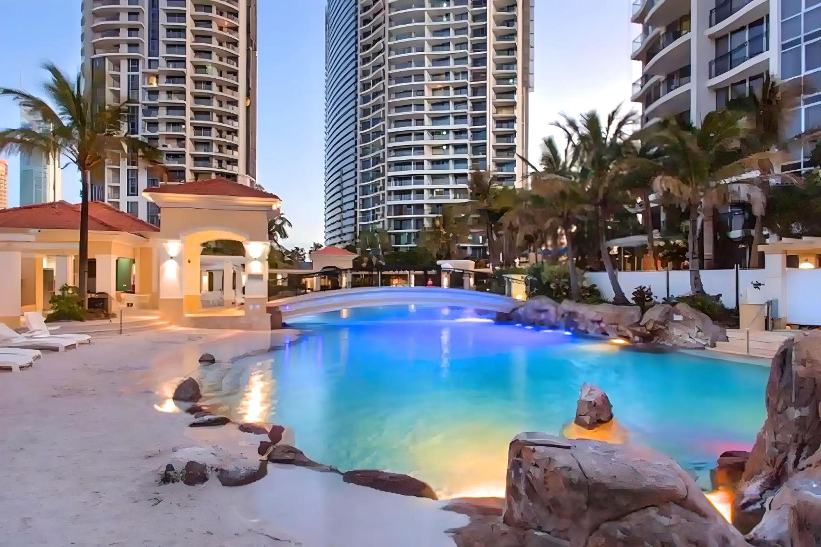 Hotel Chevron Renaissance - Private Apartments
