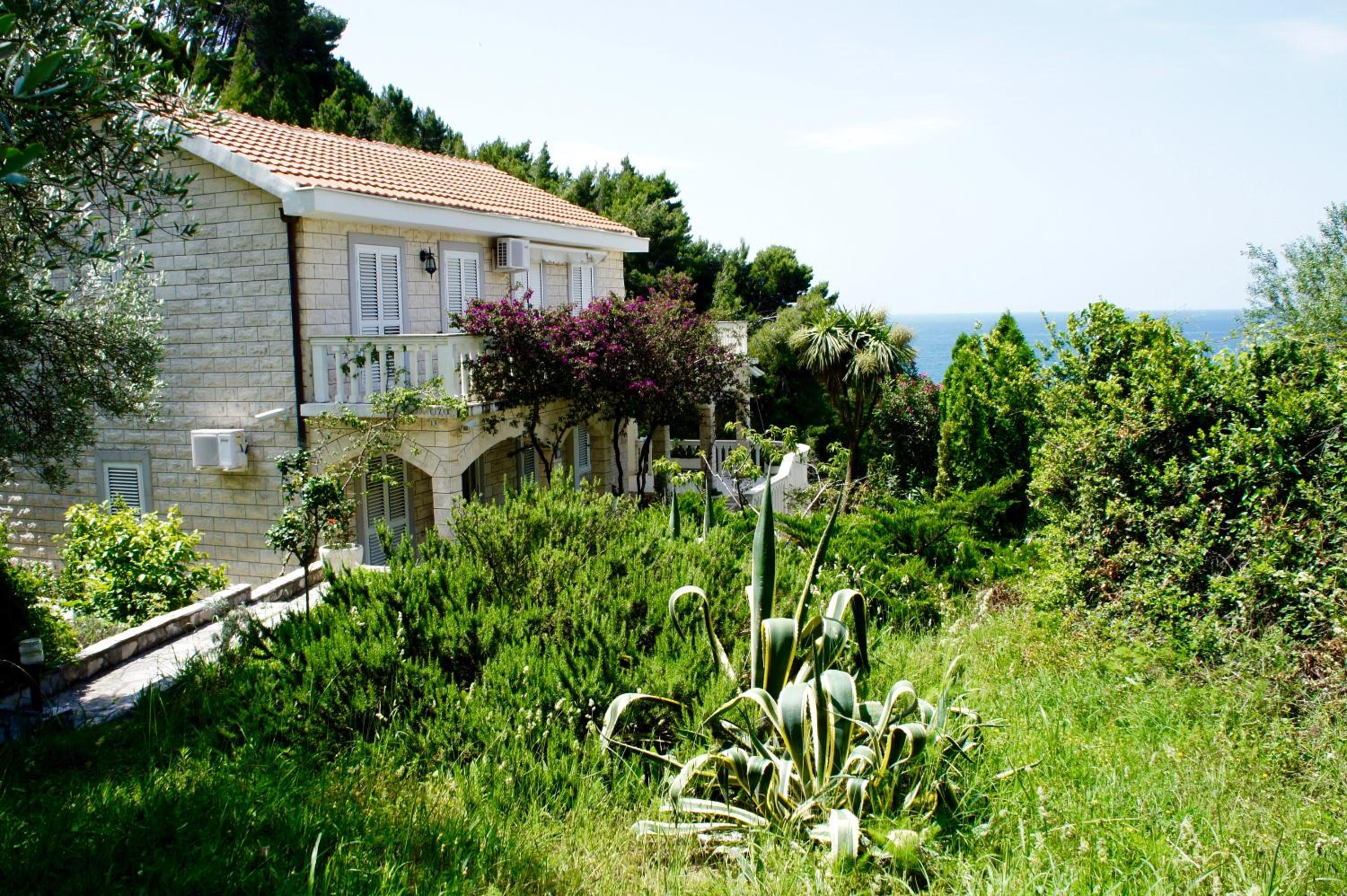 Hotel Cezar Holiday Home