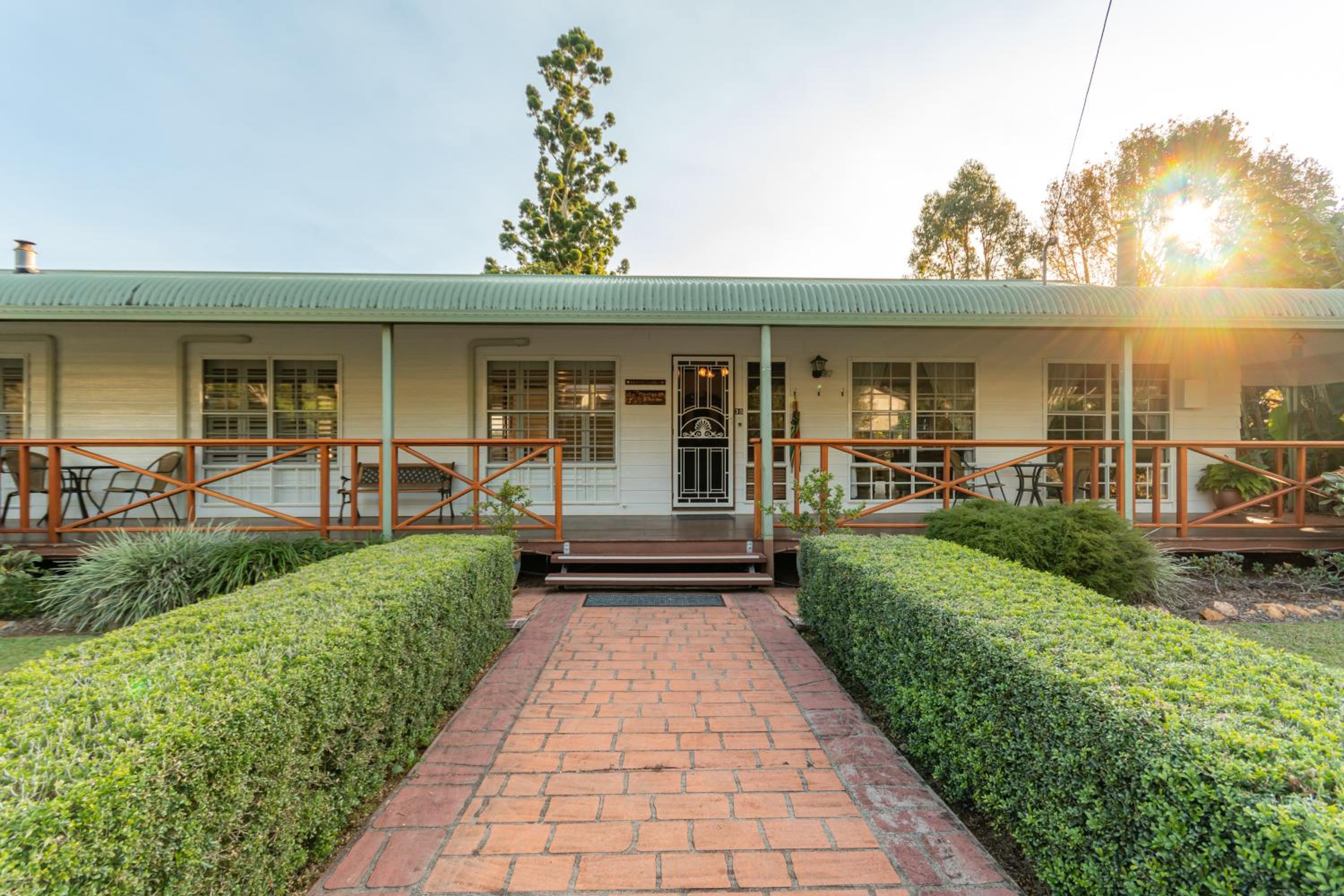 Hotel Birds 'N' Bloom Cottages