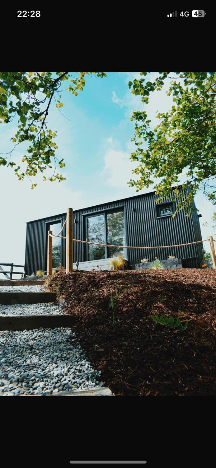 Hotel Riverside Retreat