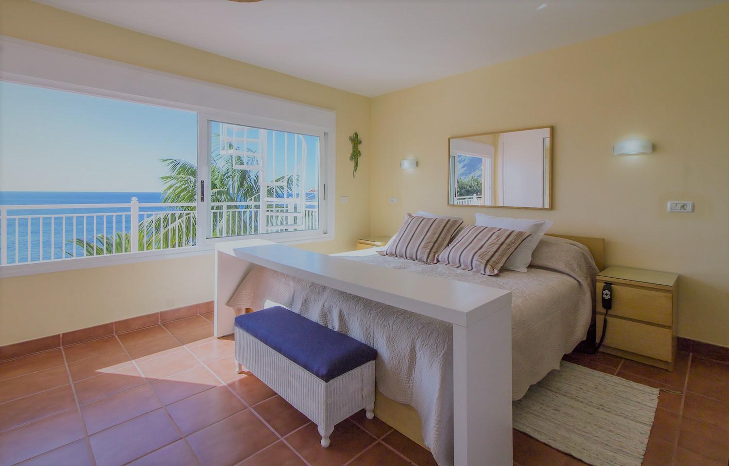 Hotel Villa In Protected Space In Front Of The Sea