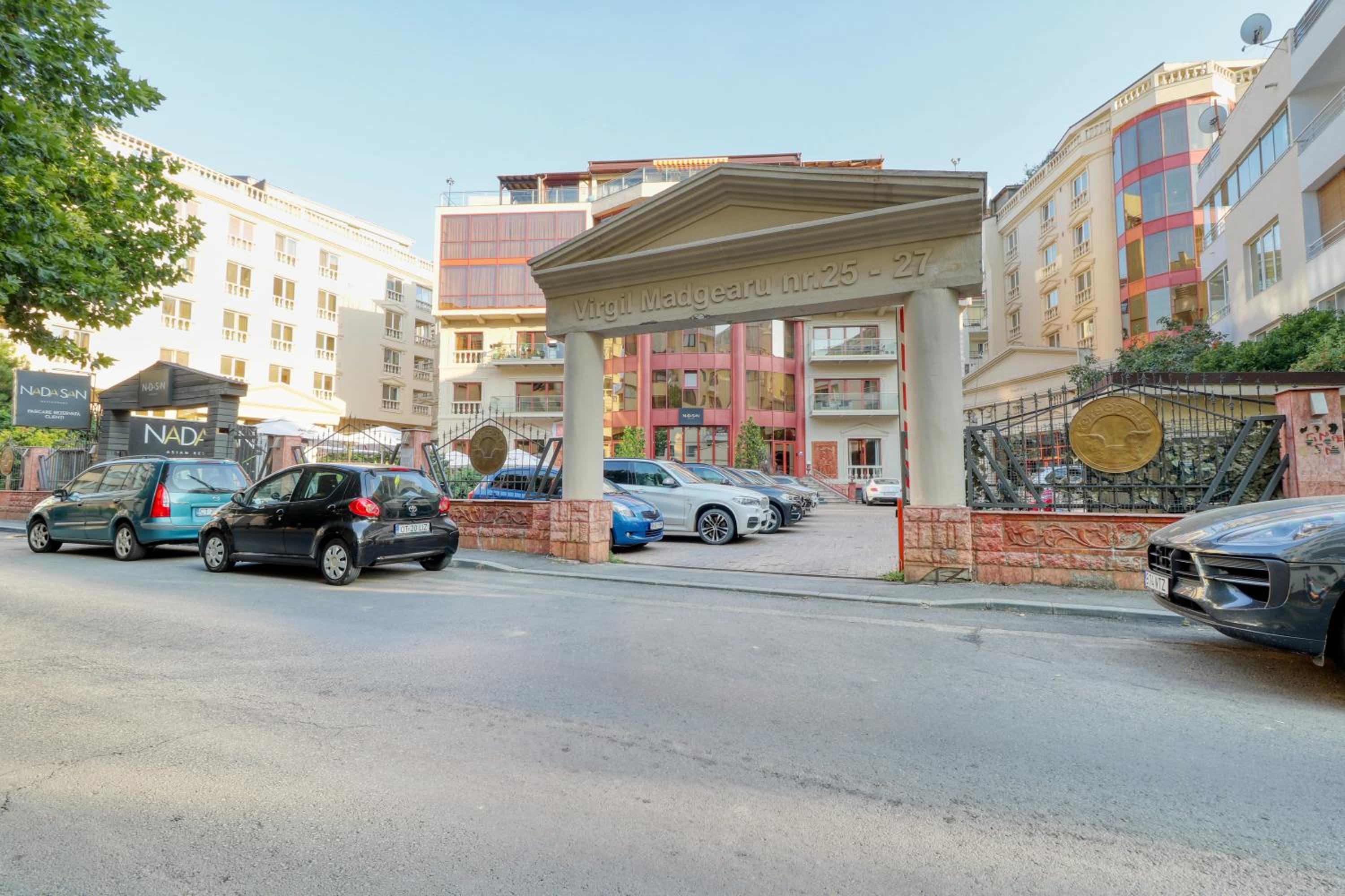 Hotel 3 Bedroom Apartment In Herastrau Area