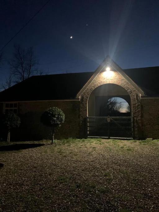 Hotel Chillout!! Sussex Flint Cottage- Hottub - Goodwood