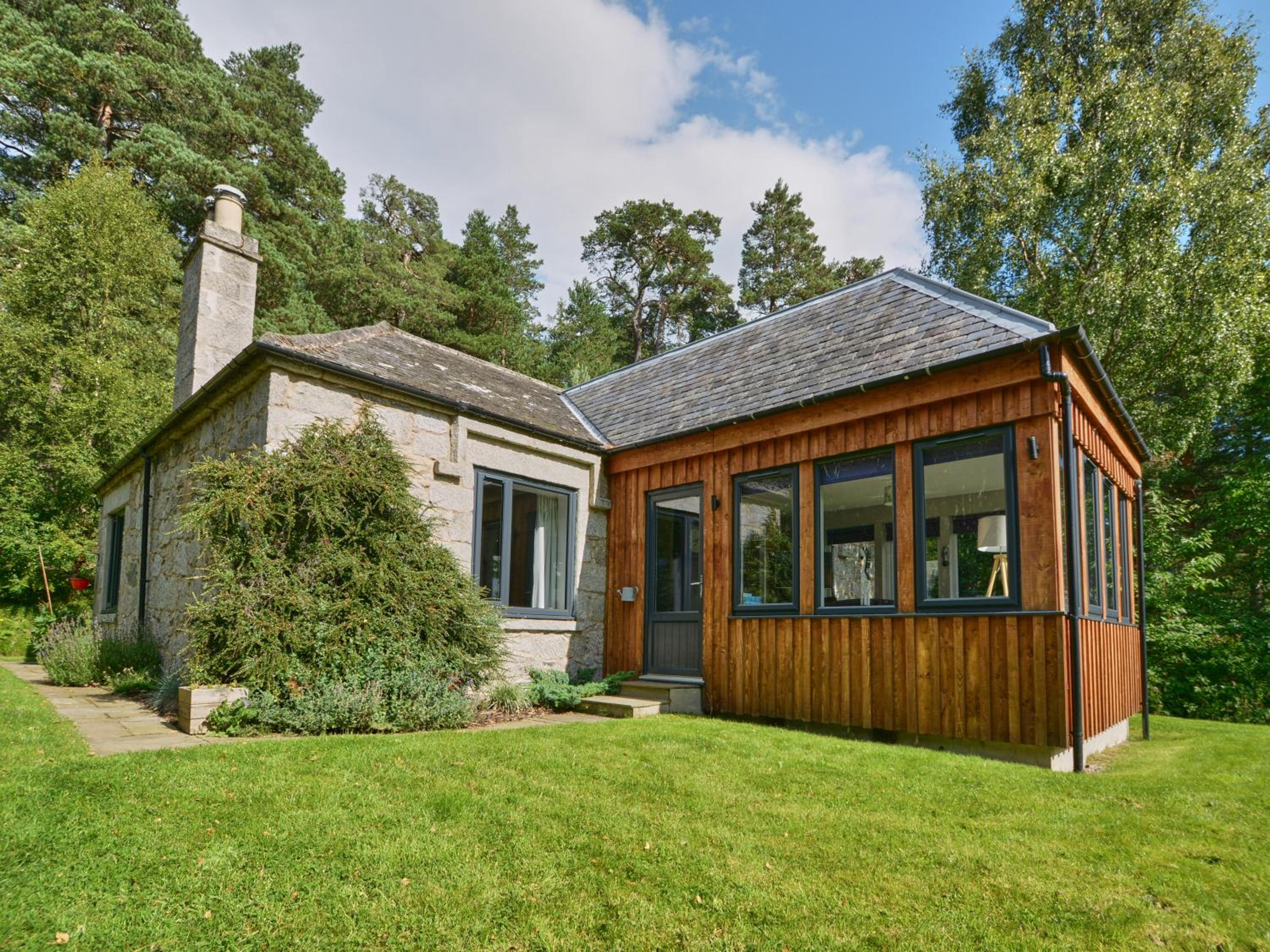Hotel Wester Curr Cottage With Private Indoor Swim Pool And Hot Tub