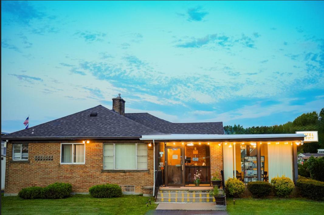 Hotel Falls View Inn