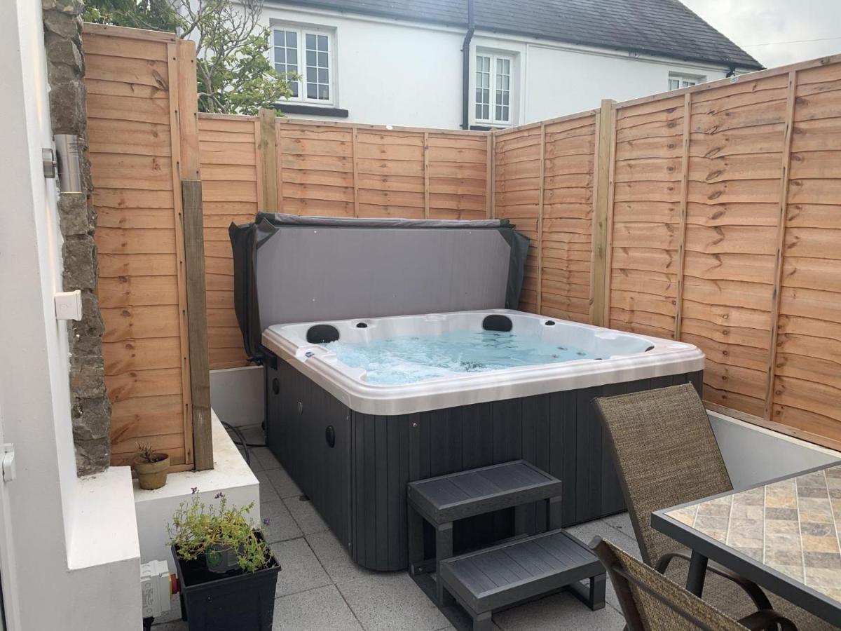 Hotel Glebe Cottage - 2 Bedroom Holiday Home - St Florence