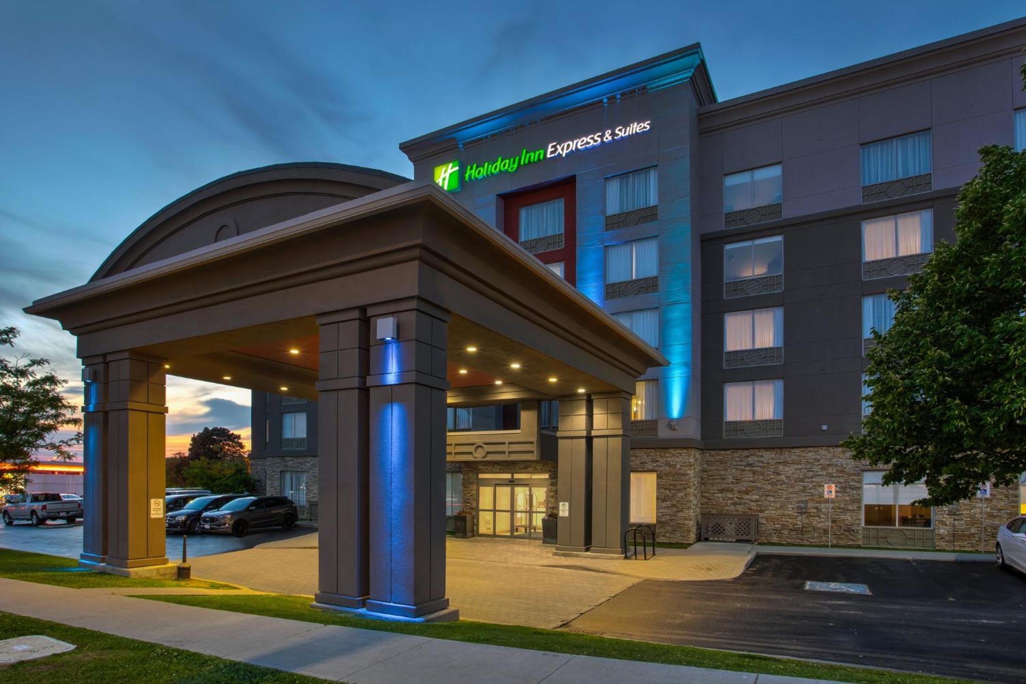 Hotel Holiday Inn Express & Suites Kingston Central By Ihg