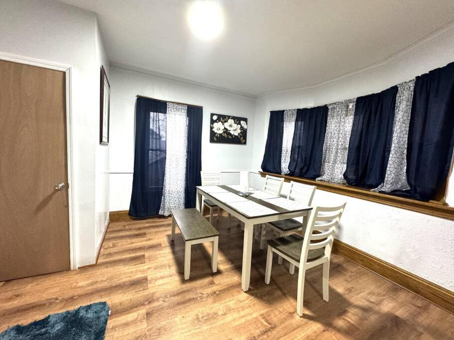 Hotel Getaway At Falls-3 Beds-slips 6