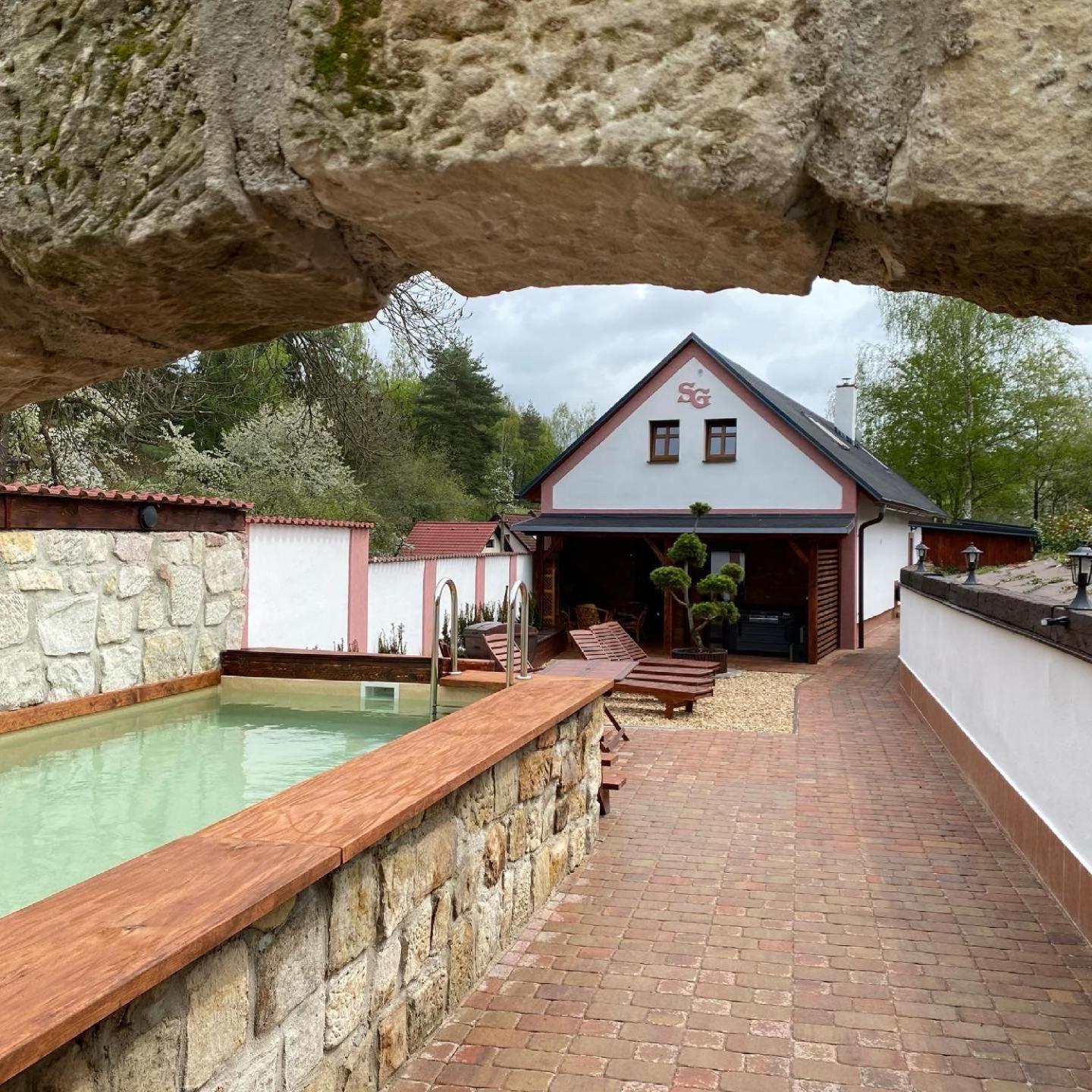 Hotel Rekreacni Dum Stikov - Podkrkonosi S Privatnim Wellness